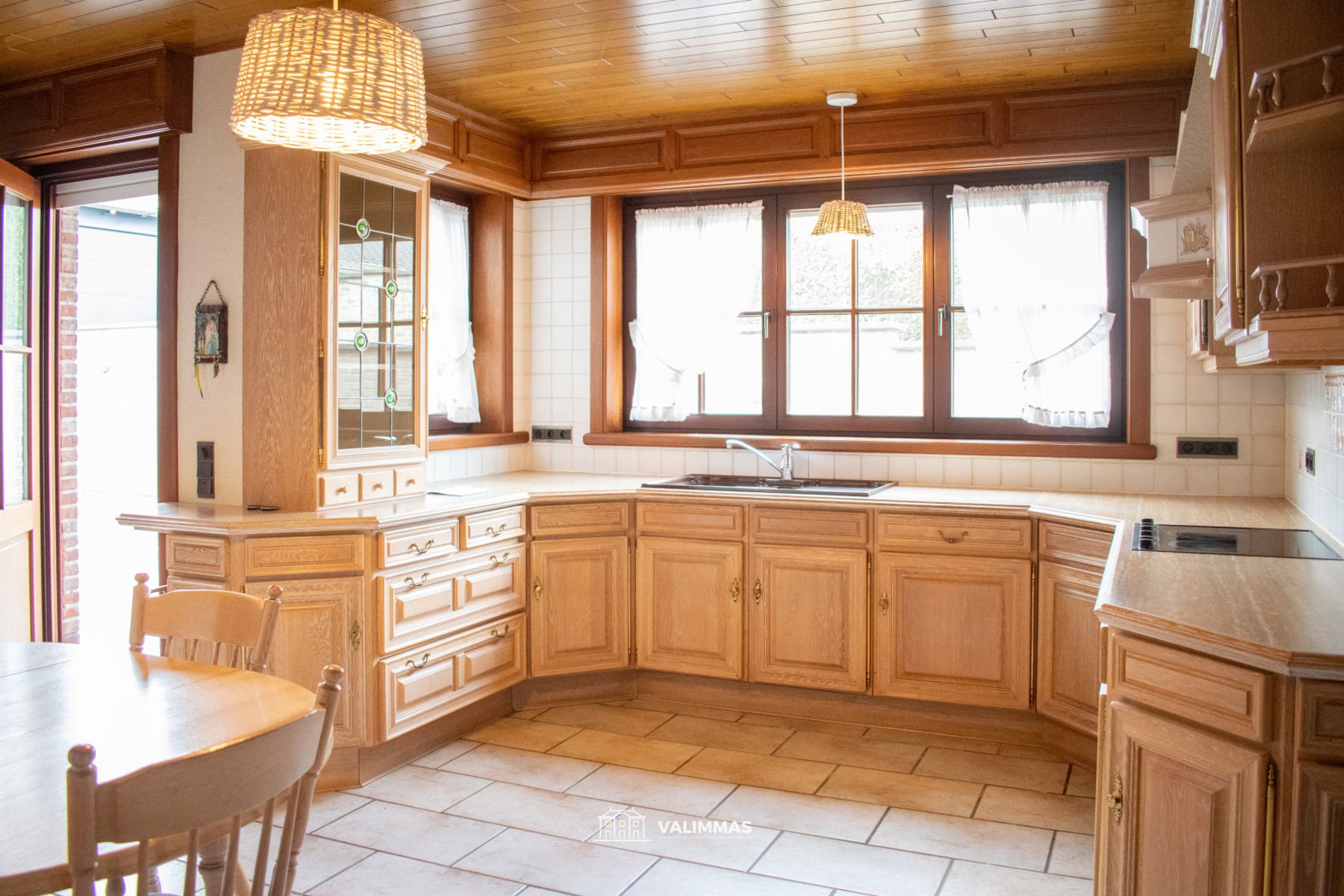 Zeer ruime (kangoeroe-)woning met parking en atelier/opslag foto 7