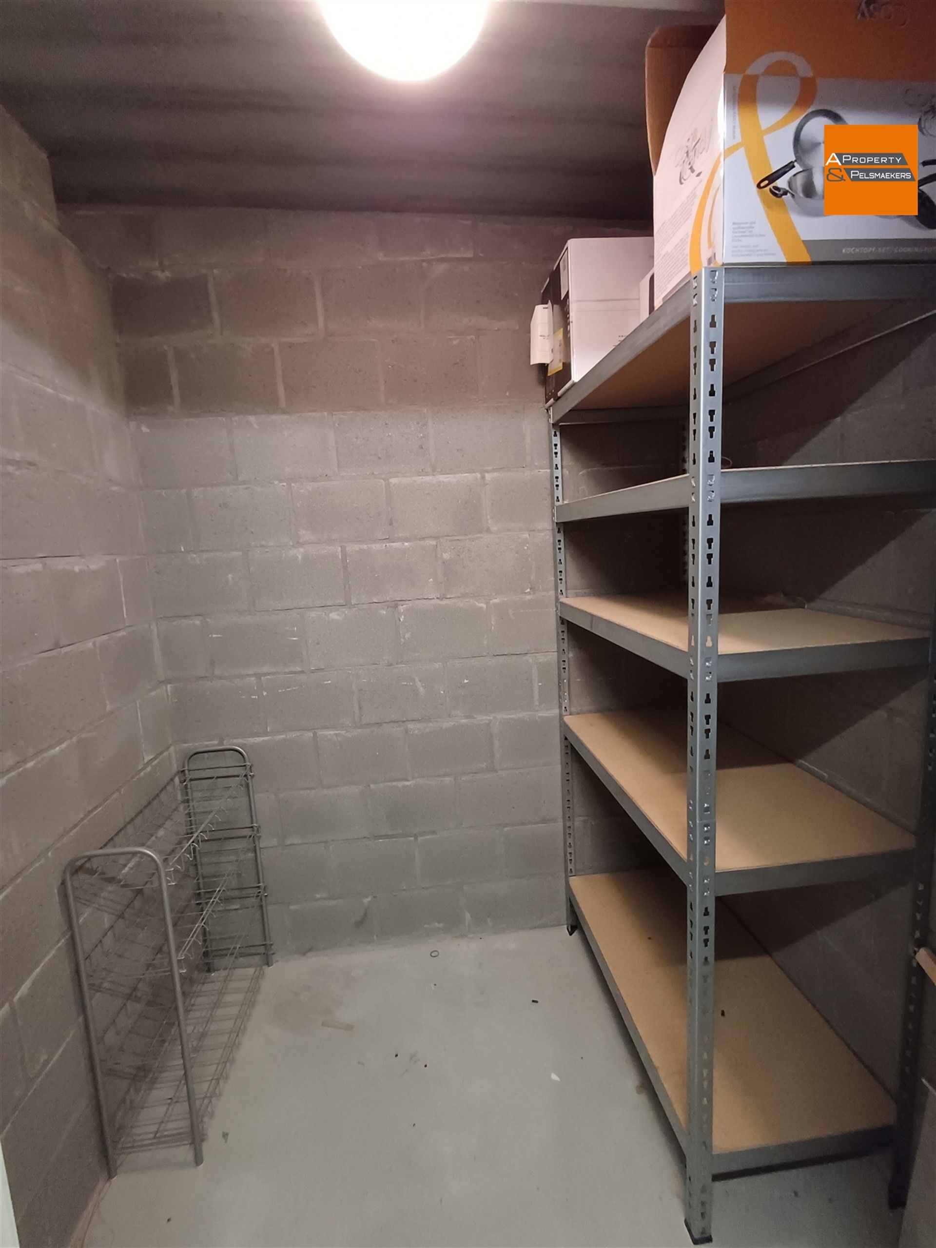 Ruime gemeubileerde studio met parkeerplaats en kelder foto 21