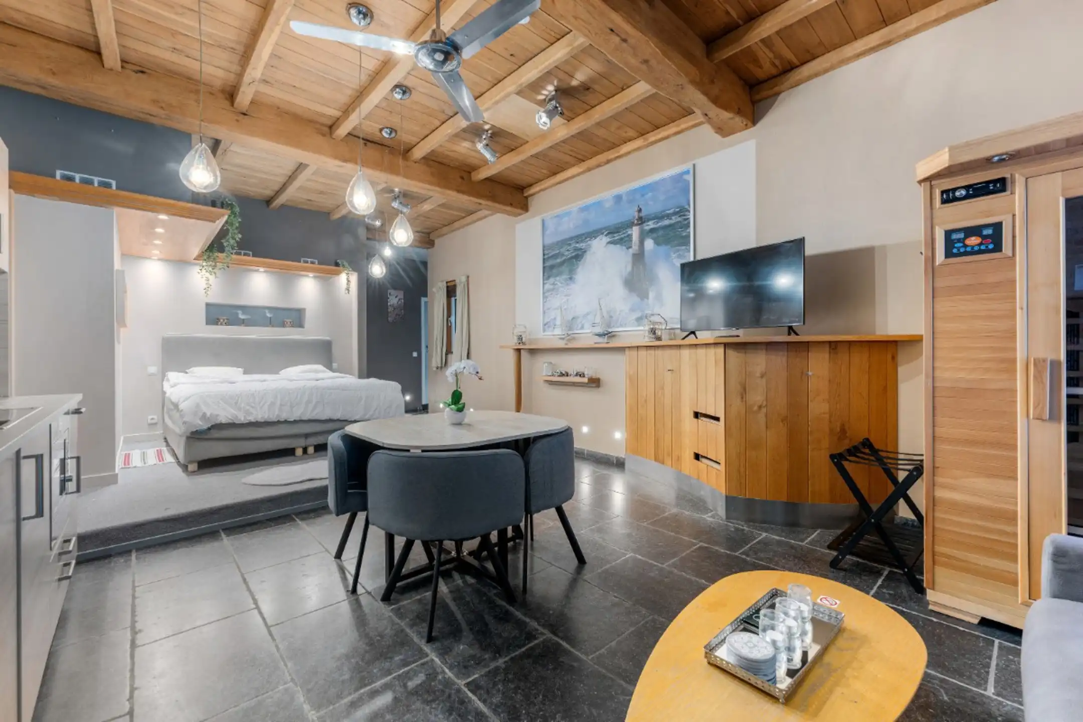 Zeer ruime woning met 5 slaapkamers, veel potentieel. foto 17