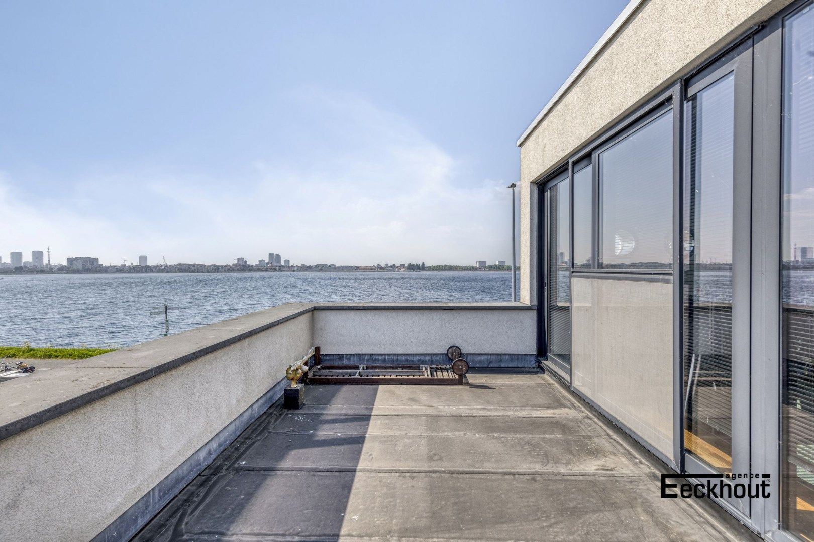 Moderne, architecturale villa met prachtige terrassen en uitmuntend zicht op de Spuikom! foto 16