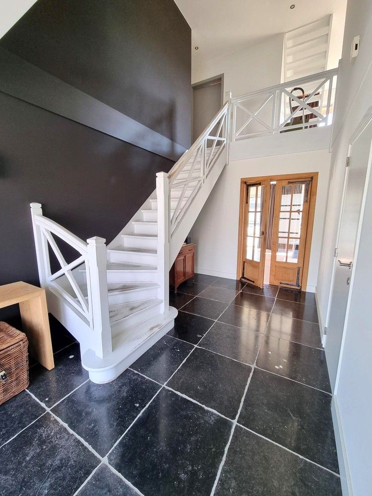 Prachtige villa woning, rustig gelegen met zonnige, diepe tuin voorzien van zwembad en poolhouse. foto 13