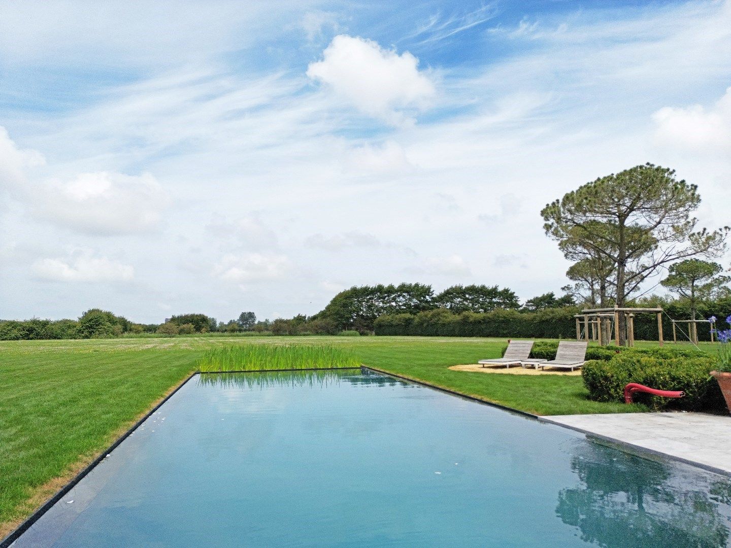 Landgoed met zwembad op meer dan 1 hectare aan de toekomstige golf van Knokke. foto 1