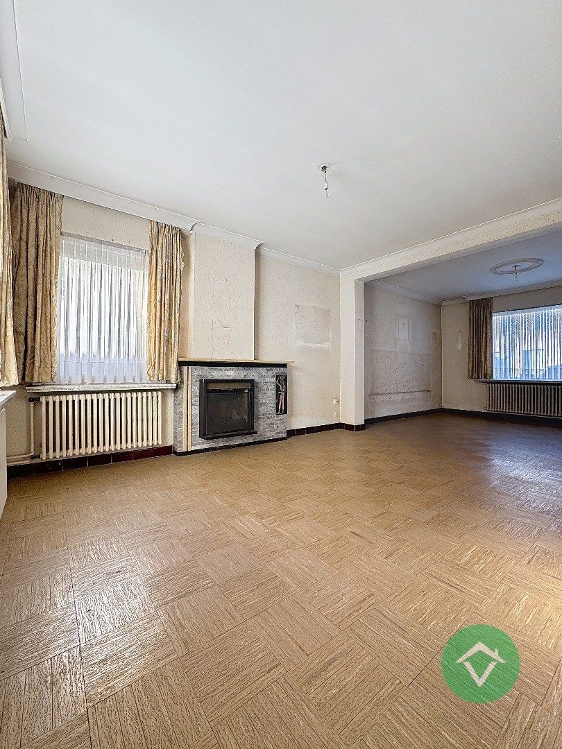 Alleenstaande woning met ruime tuin en sterke ligging nabij alle voorzieningen te Zedelgem. foto 3