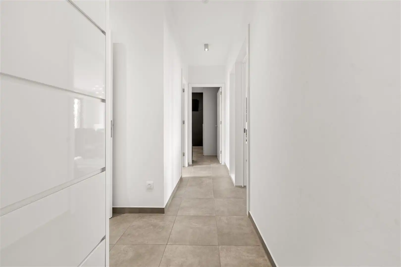 TE KOOP: Stijlvol appartement met zuidgericht terras én kanaalzicht in Hasselt! foto 9