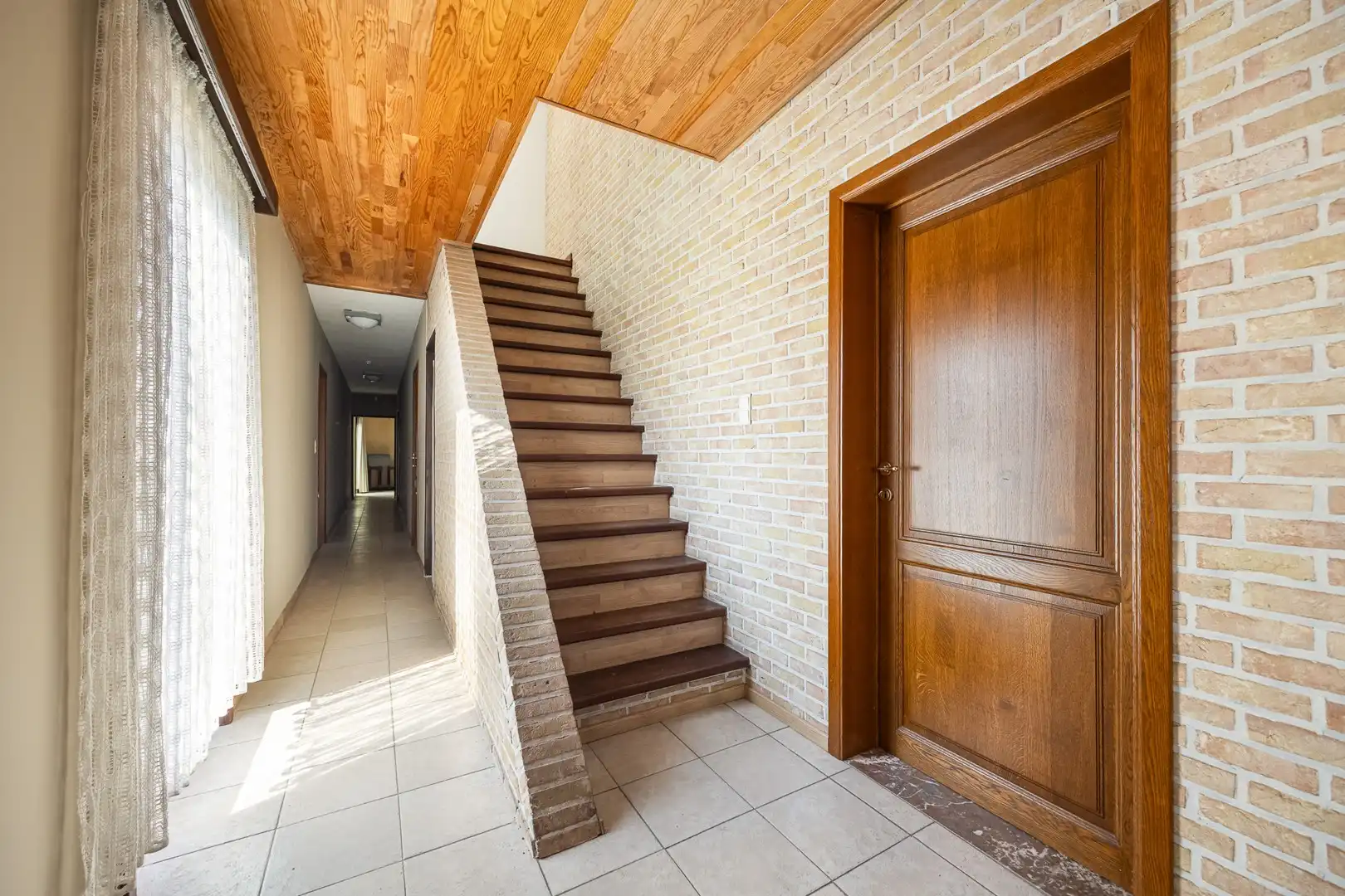 Vrijstaande woning met veel ruimte, omgeven door groen. foto 15