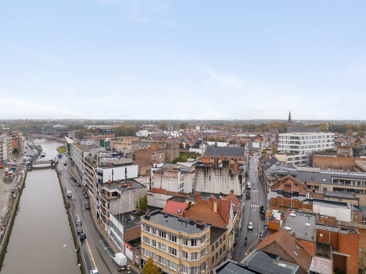 Ruime winkelruimte (350 m²) in het historische stadscentrum van Kortrijk vlakbij de Broeltorens foto 7