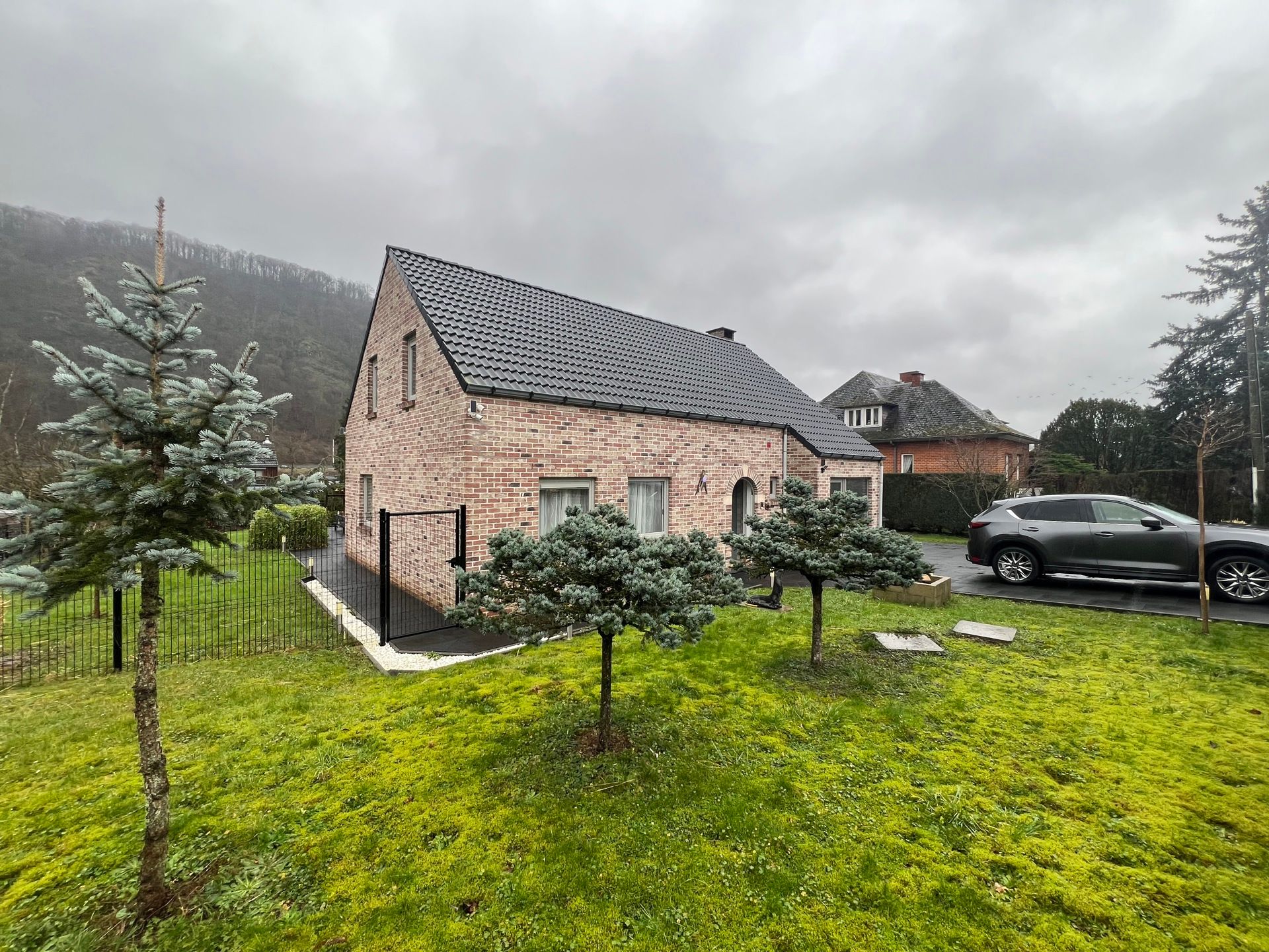 Hoofdfoto van de publicatie: Zeer mooi gelegen woning aan de oevers van de Maas