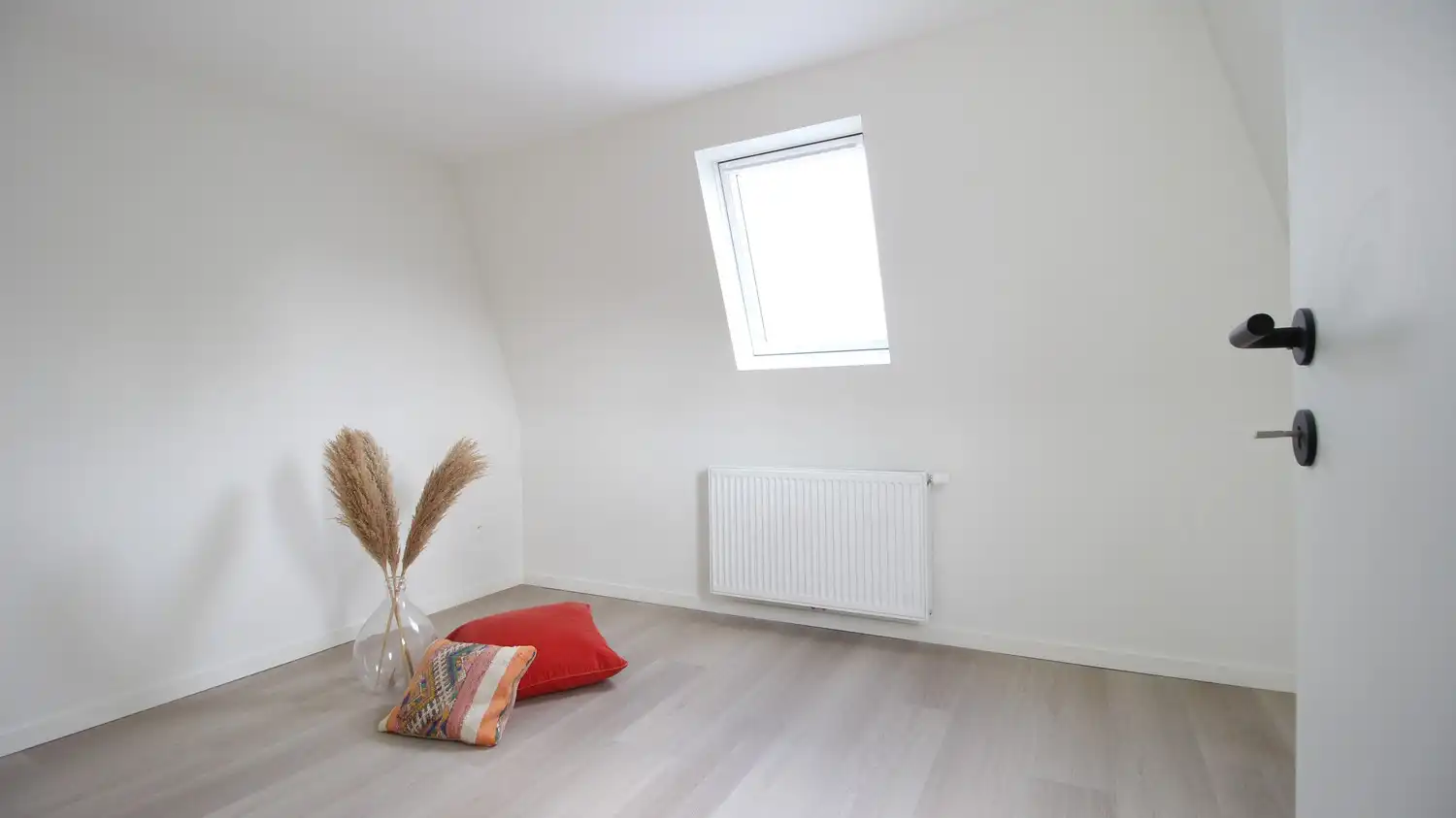 Instapklare, gerenoveerde starterswoning in hip Oud-Berchem foto 13