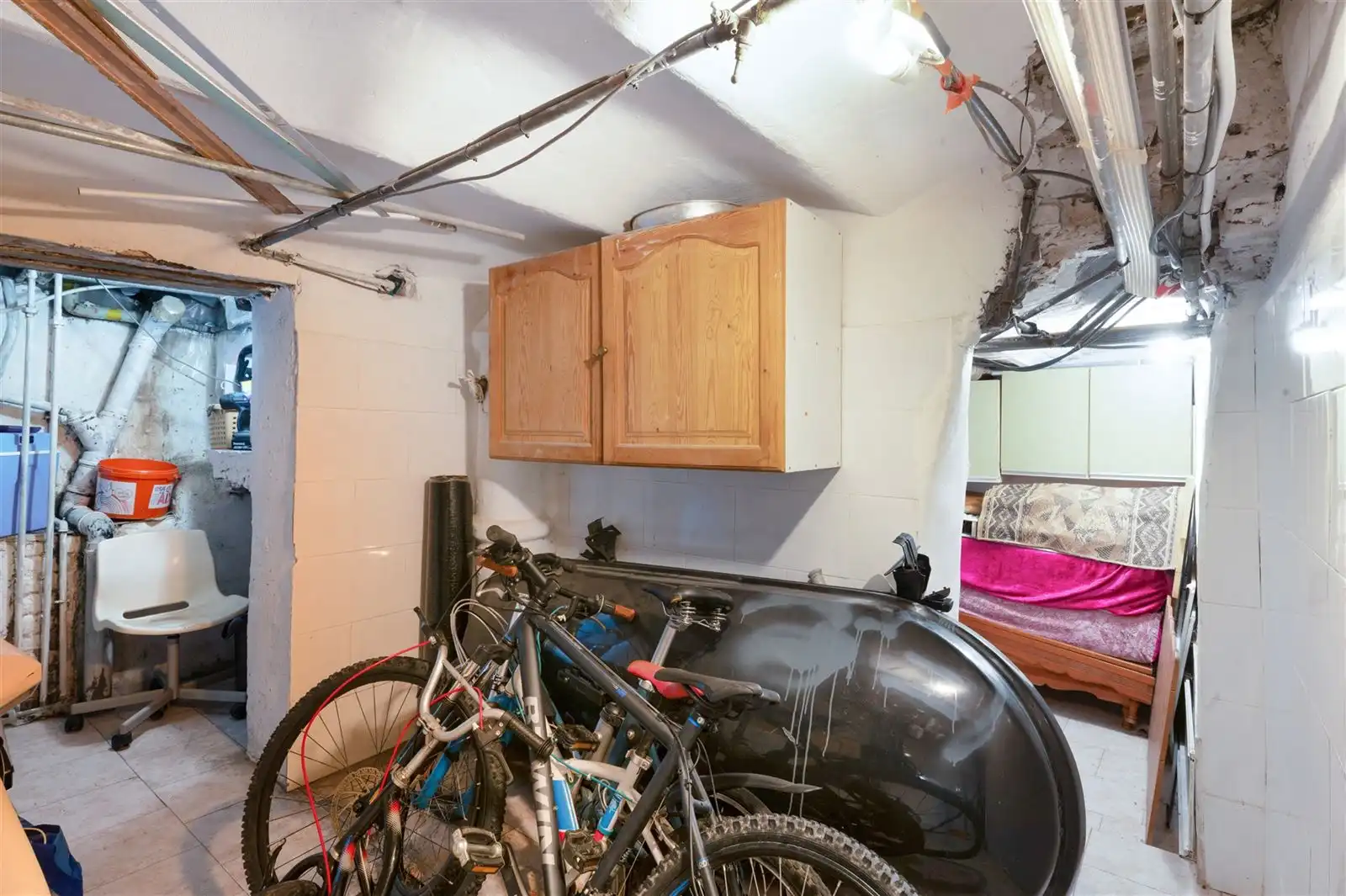 Gelijkvloersappartement met 2 grote kelders foto 10