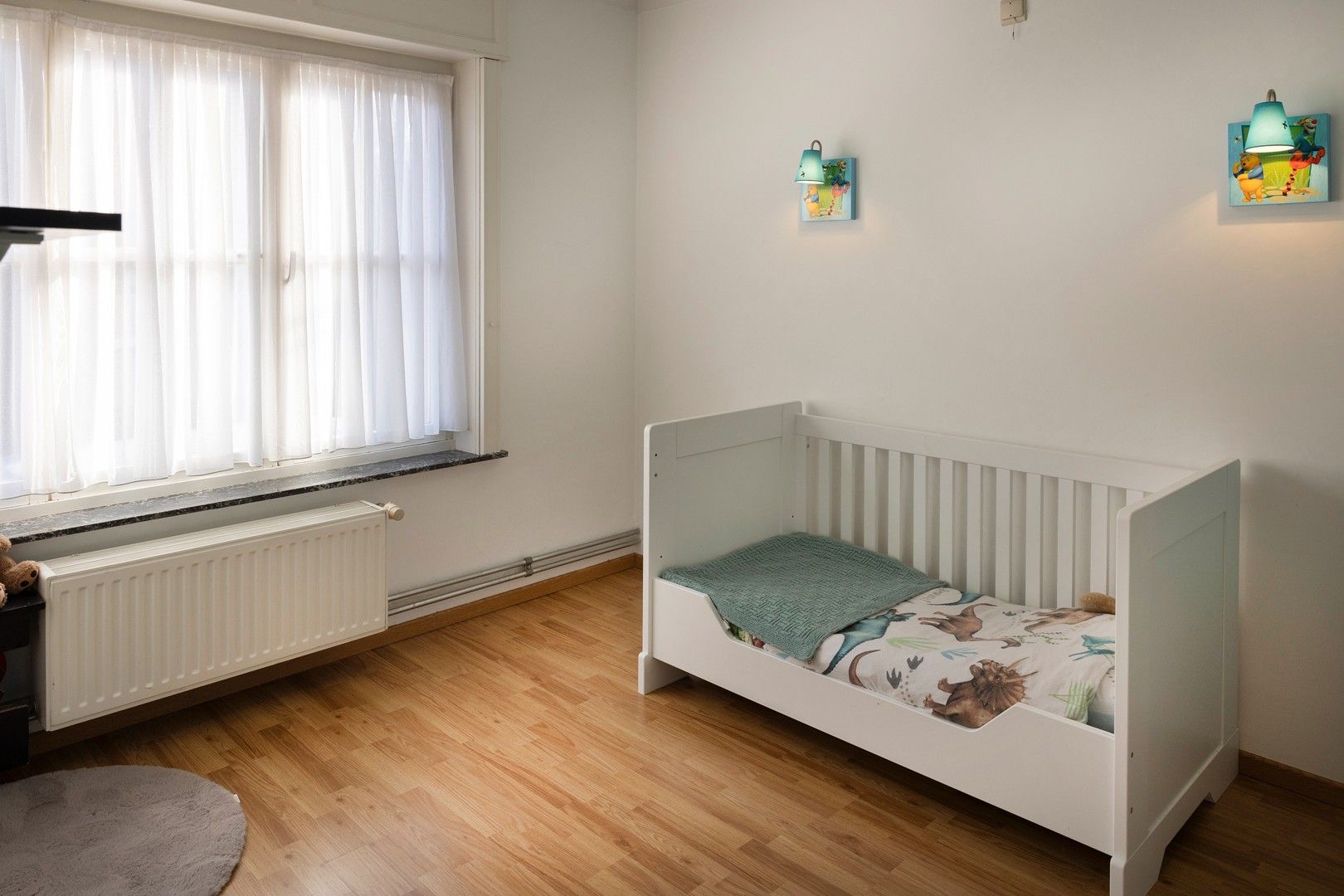 Ruime woning met 4 slpks, bureau en mogelijke praktijkruimte. foto 9