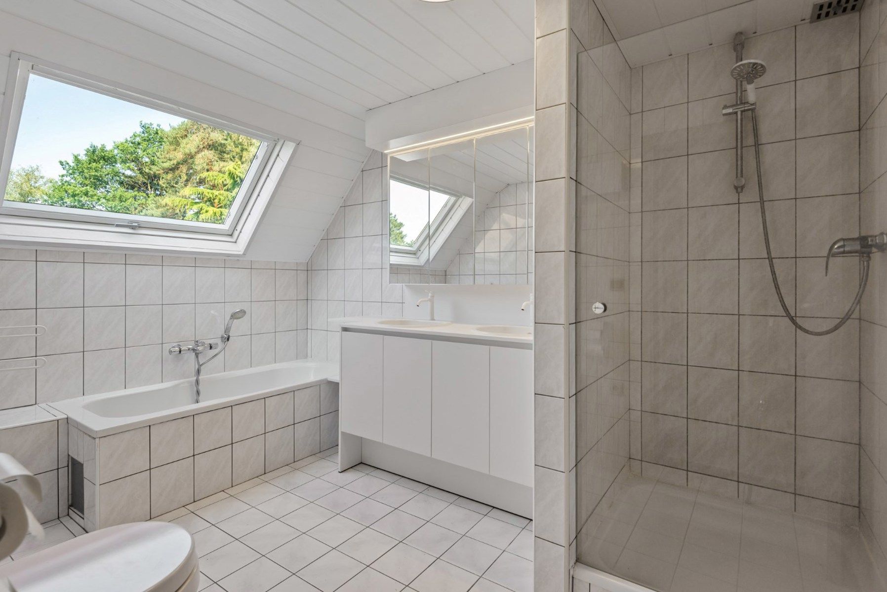 Ruime villa met 5slk en verwarmd zwembad op 2450m² foto 18