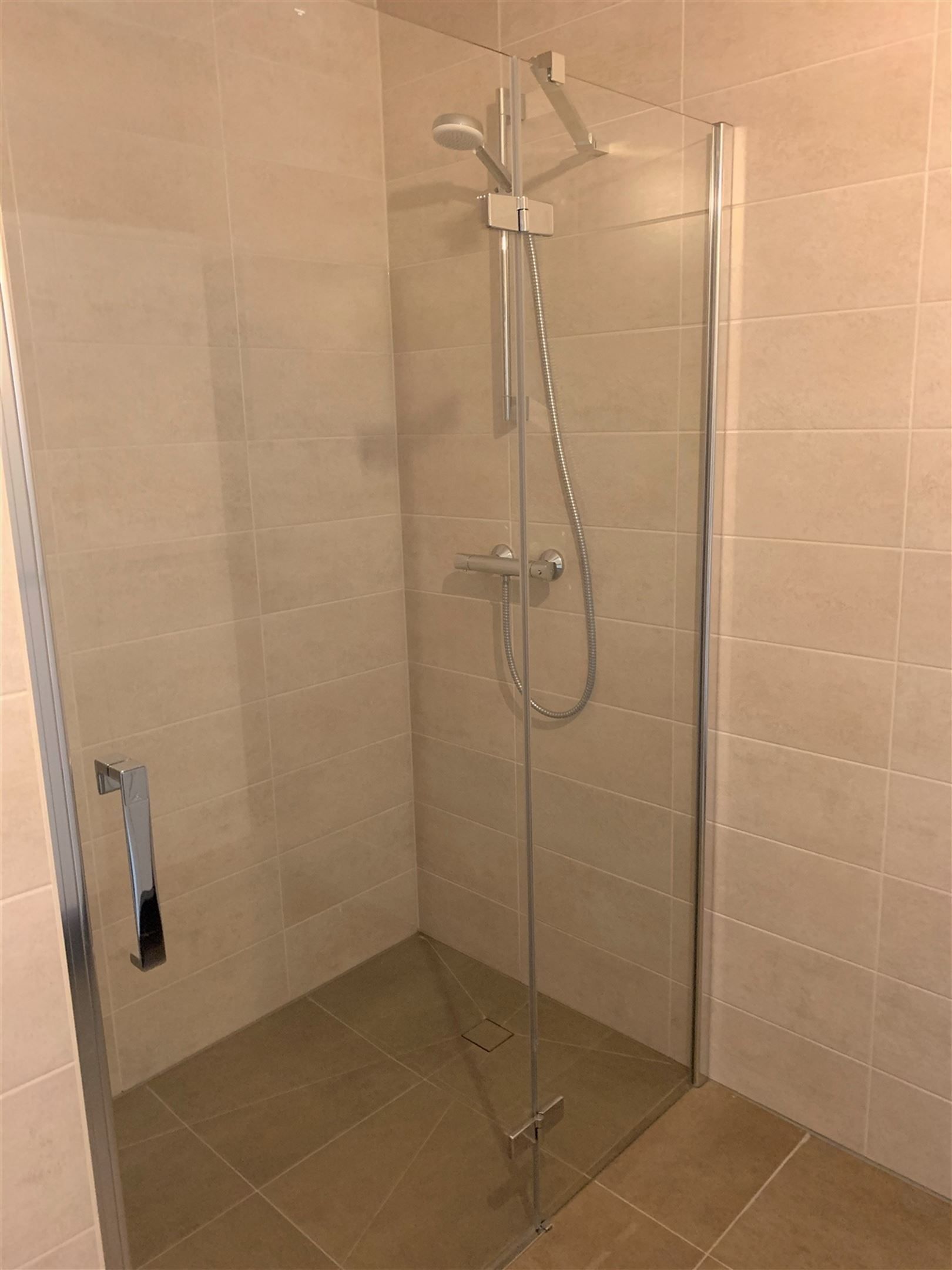 ongemeubeld gelijkvloers appartement foto 8