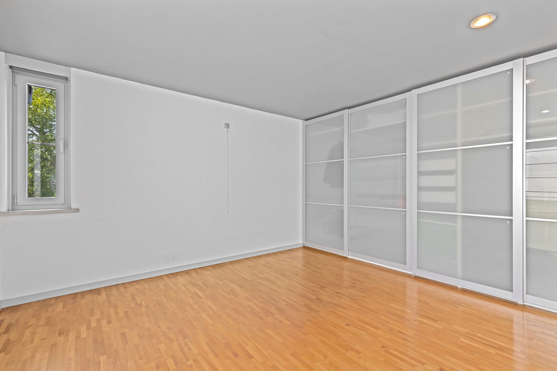 Ruime woning met nieuwe keuken, tuin & dubbele garage foto 17