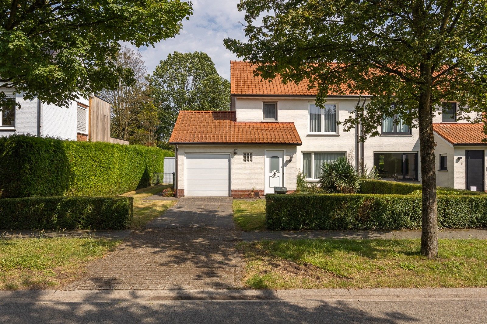 Charmante woning met mogelijkheden op een prachtig perceel. foto 1