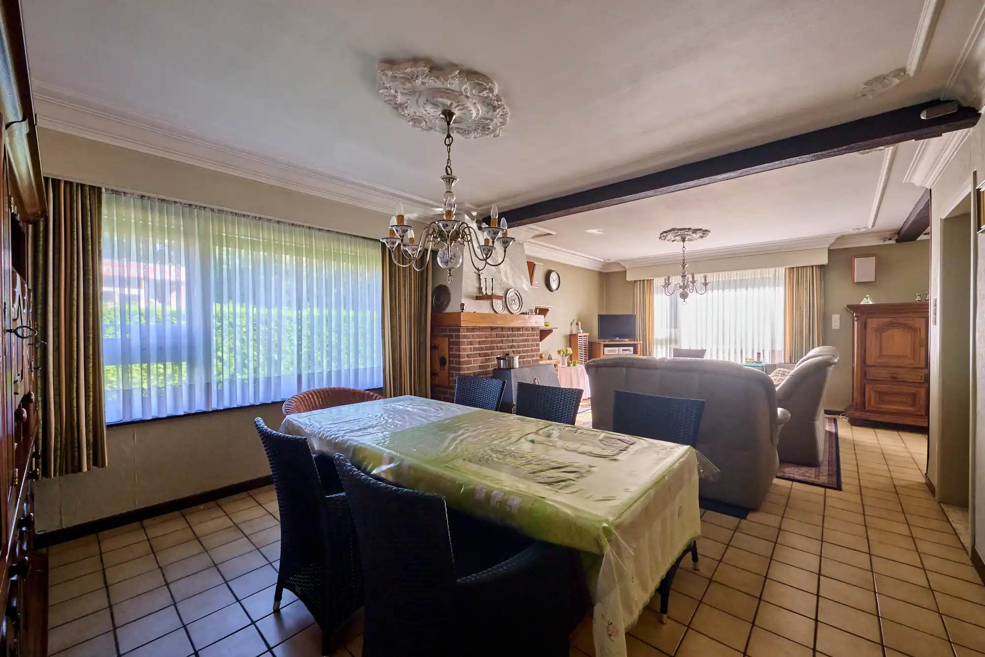 Rustig gelegen te renoveren woning op perceel van 10a50ca foto 2