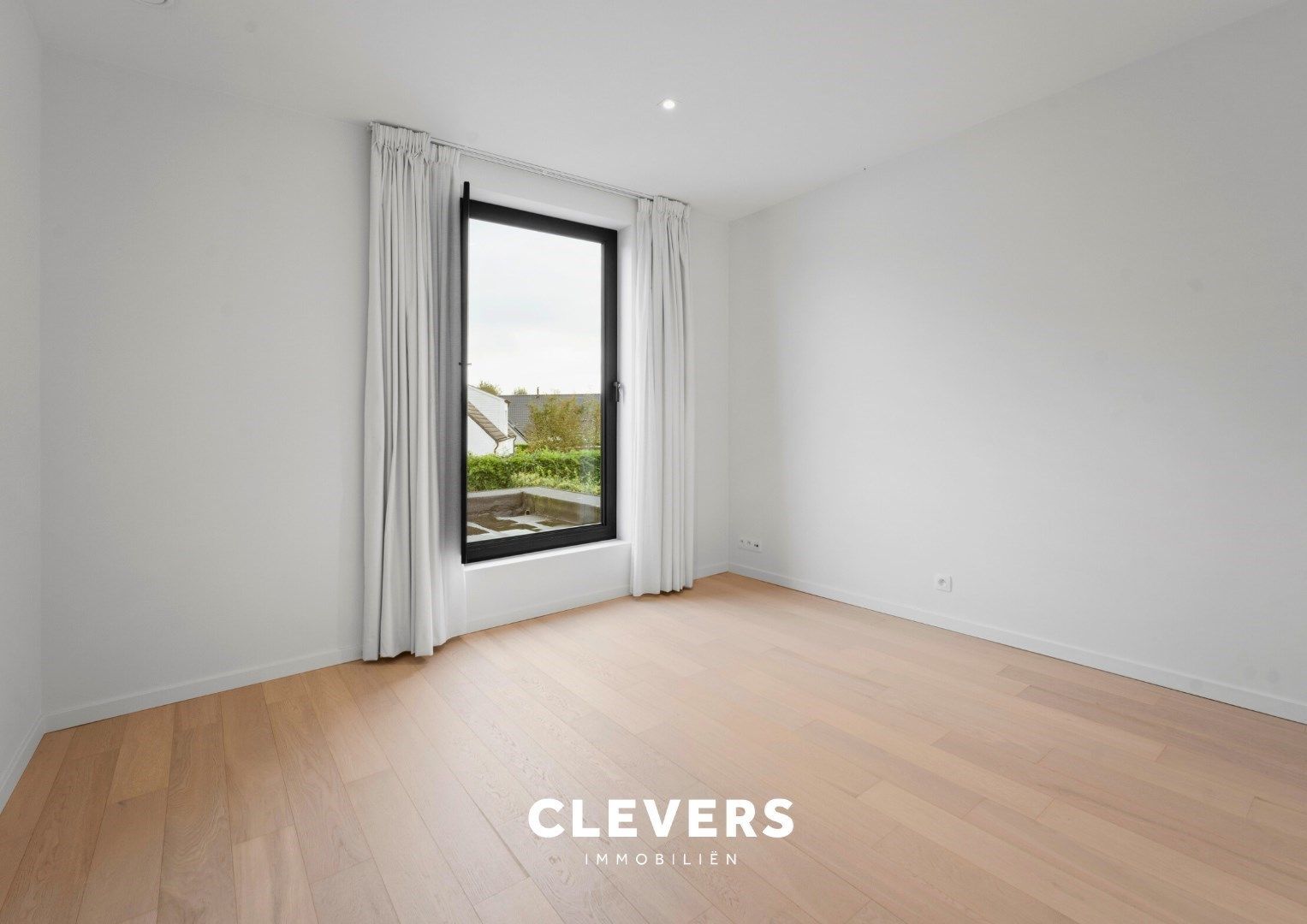 Luxueuze, moderne villa in rustige residentiële omgeving foto 12