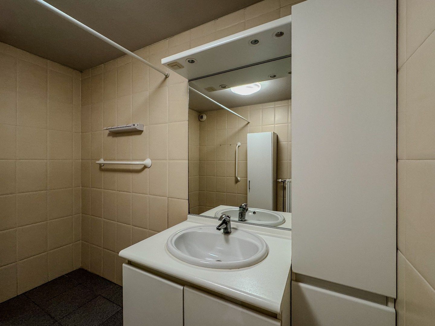 Gelijkvloers appartement met 2 slaapkamers in het centrum. foto 10