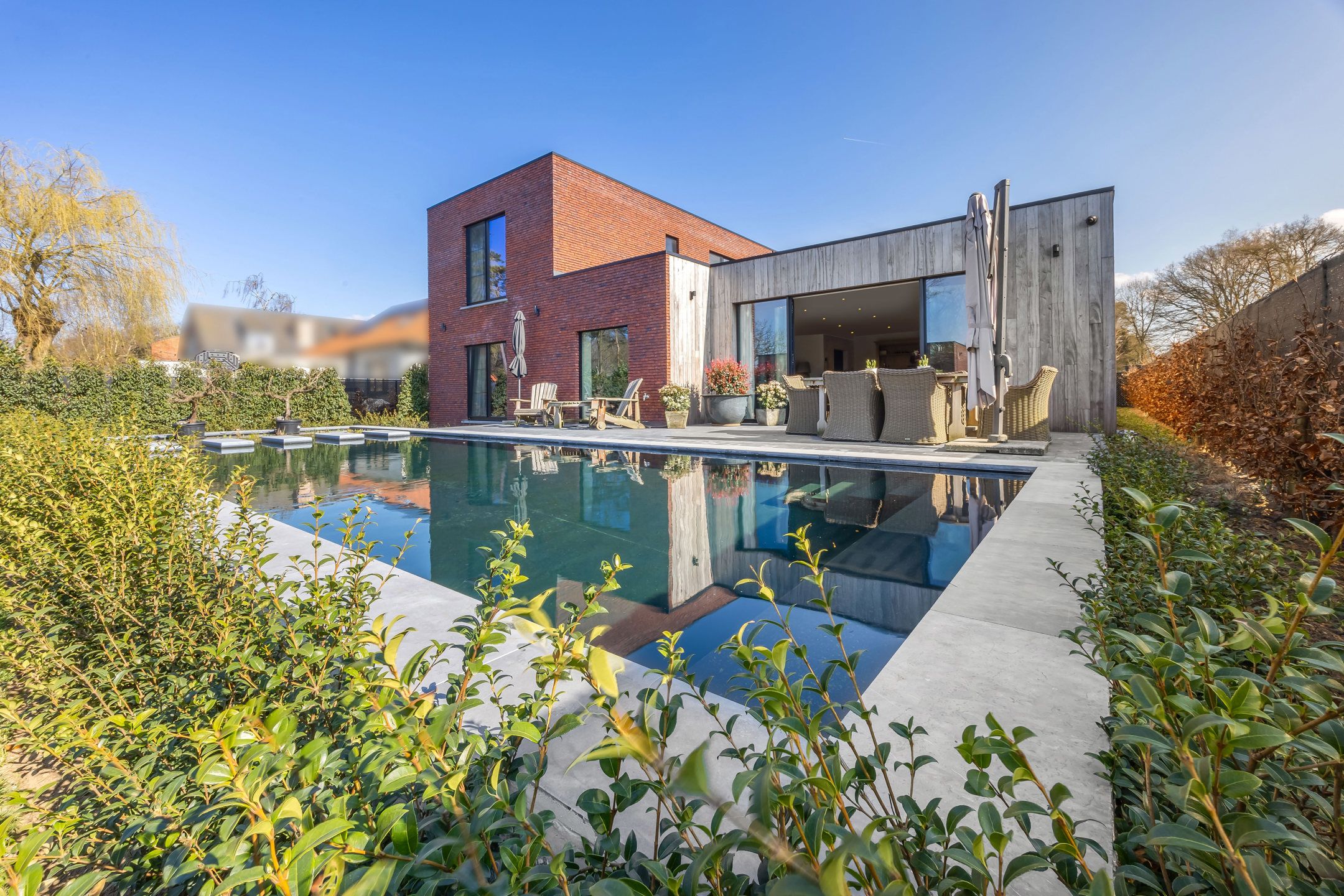 Unieke woning met vergund bijgebouw van 150m² foto {{pictureIndex}}
