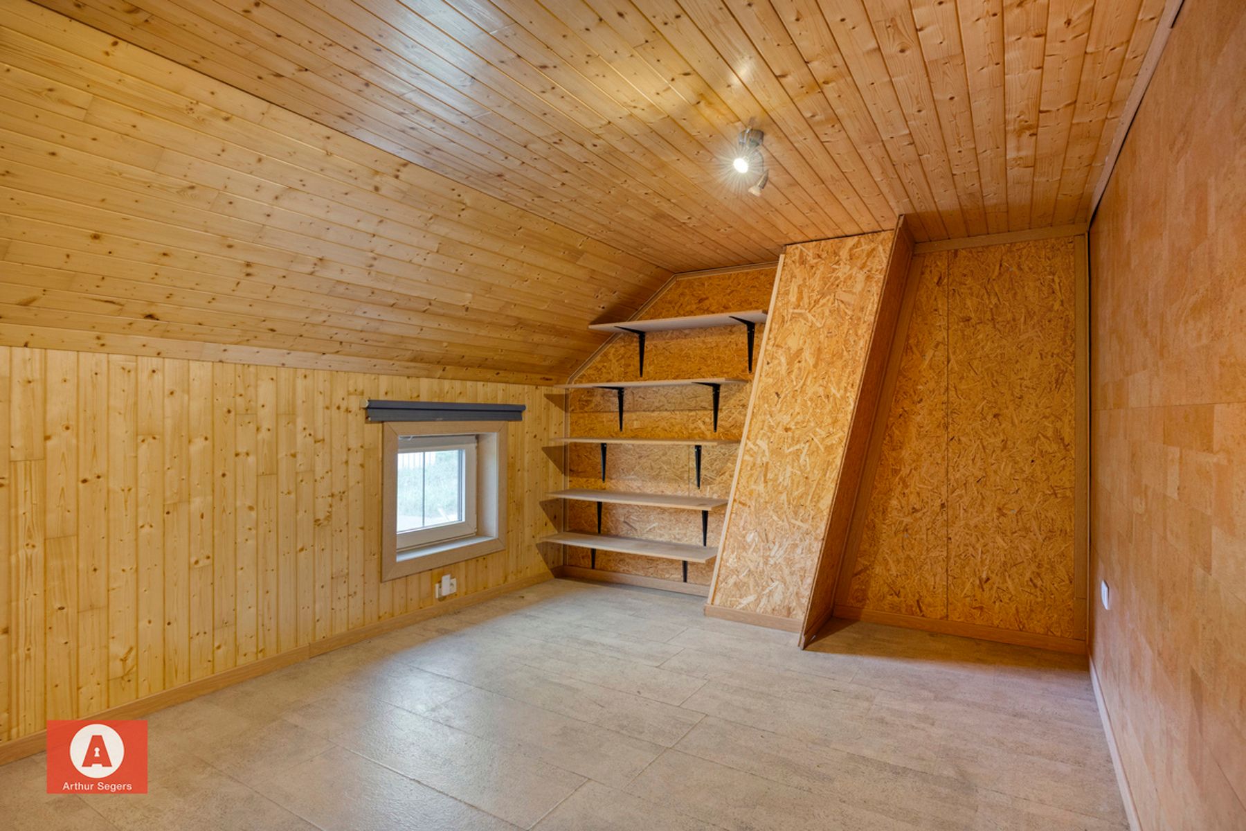 Te renoveren starters-woning of project  foto 17