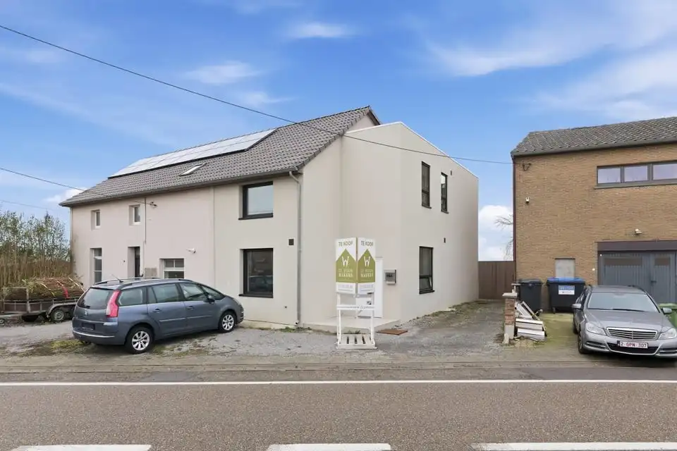 KNUSSE GEZINSWONING MET 3 SLKS IN HET LANDELIJKE KORTIJS foto {{pictureIndex}}