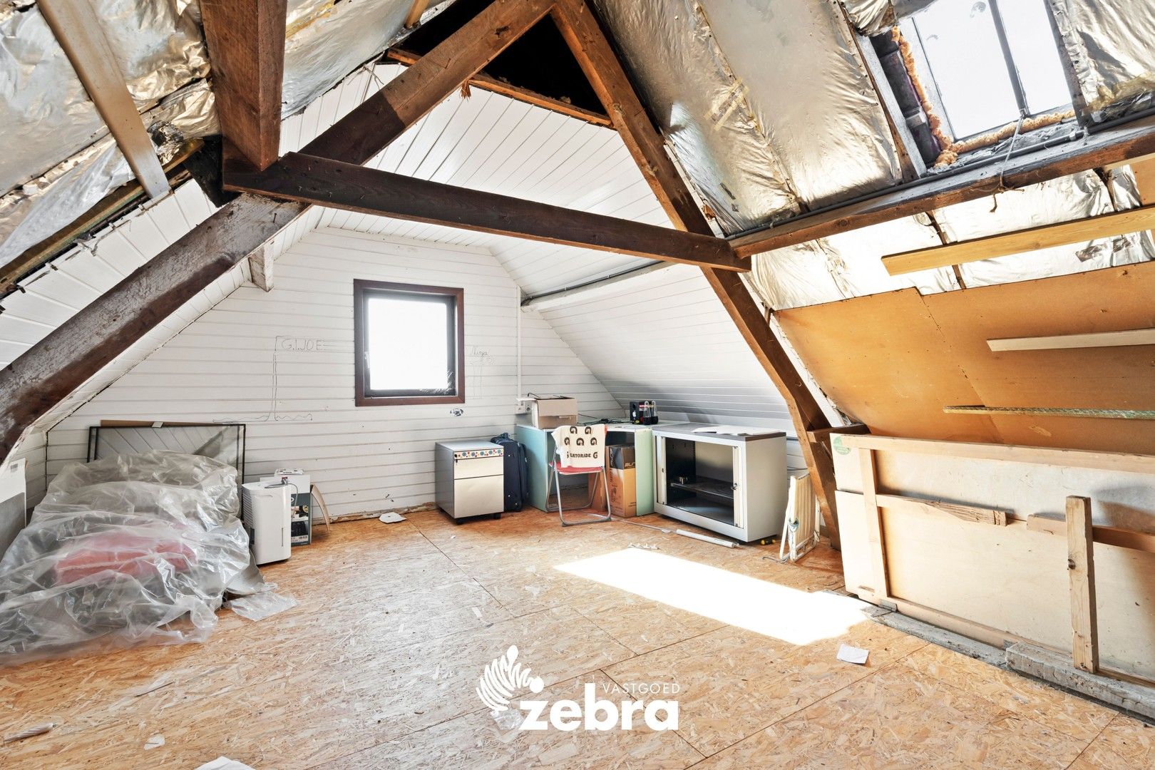 Charmante woning met drie slaapkamers en zuidgerichte tuin te Izegem! foto 14