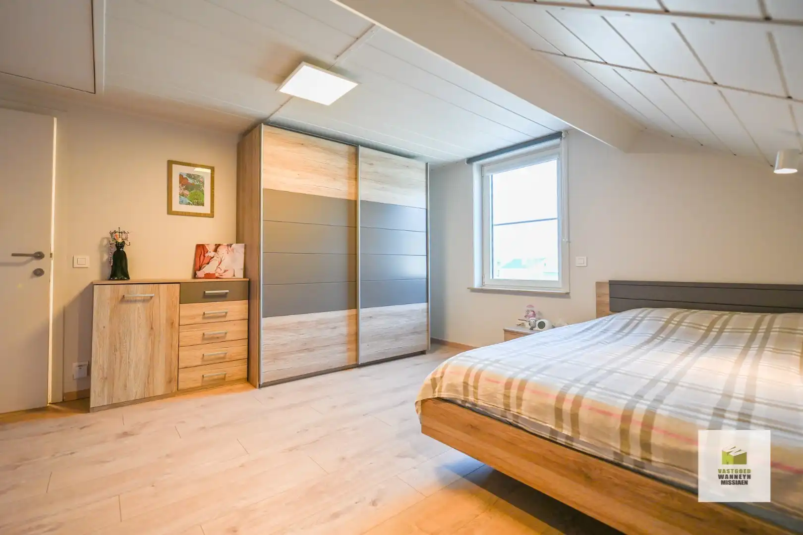 Perfect instapklare woning met 4 slaapkamers en kantoor/praktijkruimte met aparte ingang (21 m²) foto 16
