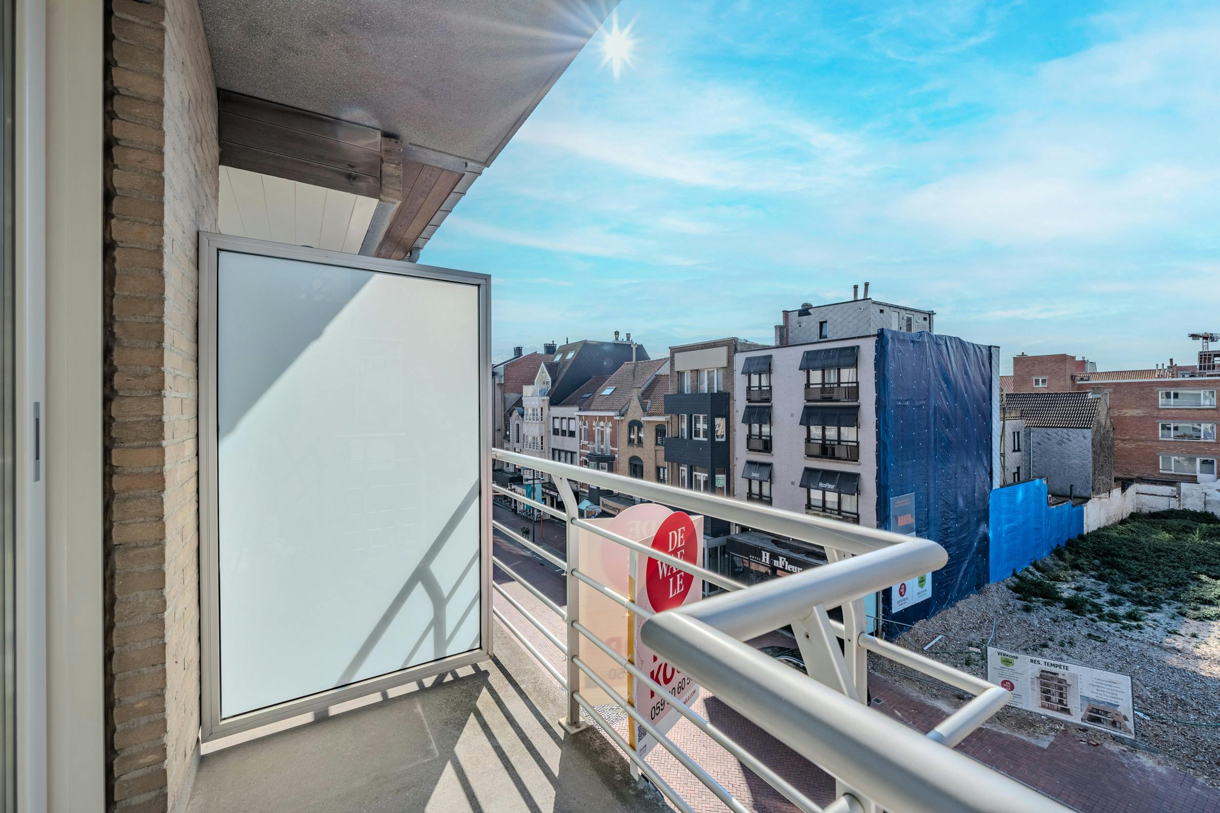 Instapklaar appartement met 1 slaapkamer, terras en zijdelings zeezicht! foto 2