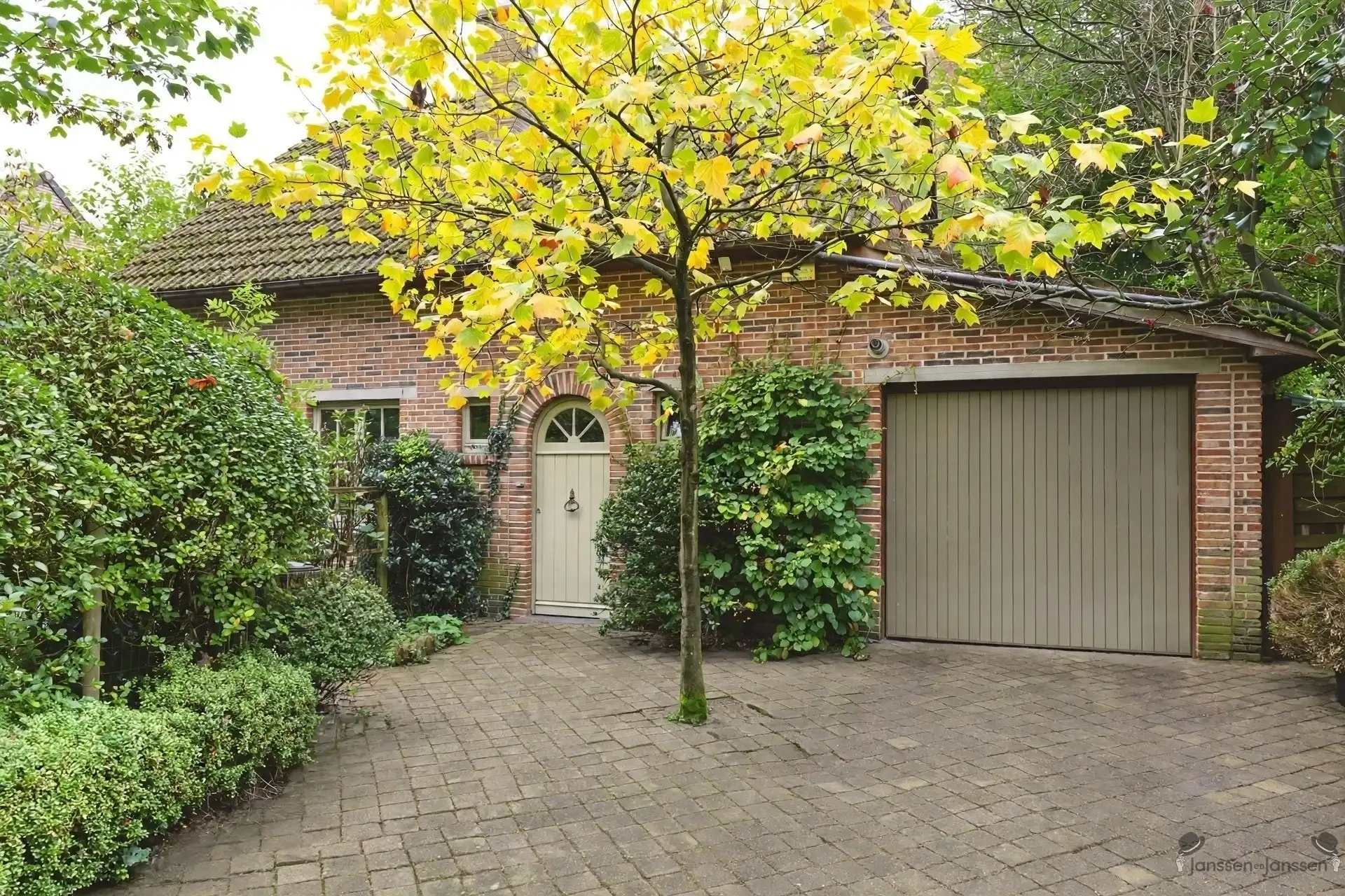 Vrijstaande woning in prachtige groene omgeving op perceel van 955m² foto 27