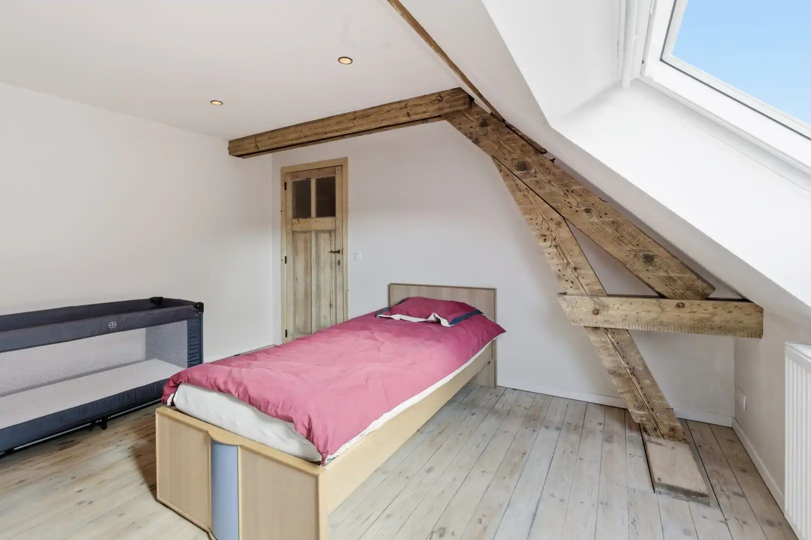 Exclusief gerenoveerde herenwoning met 4 slaapkamers, 2 badkamers en een adembenemende stadstuin. foto 30