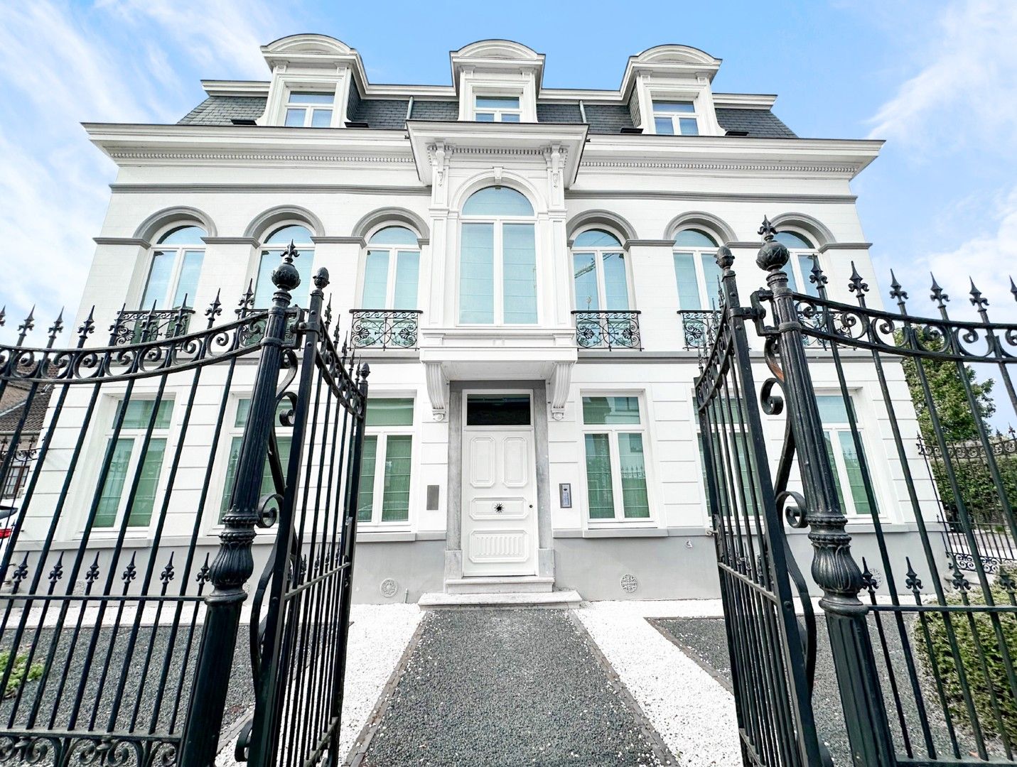 Luxueus gelijkvloers appartement in het hart van Zomergem foto 2