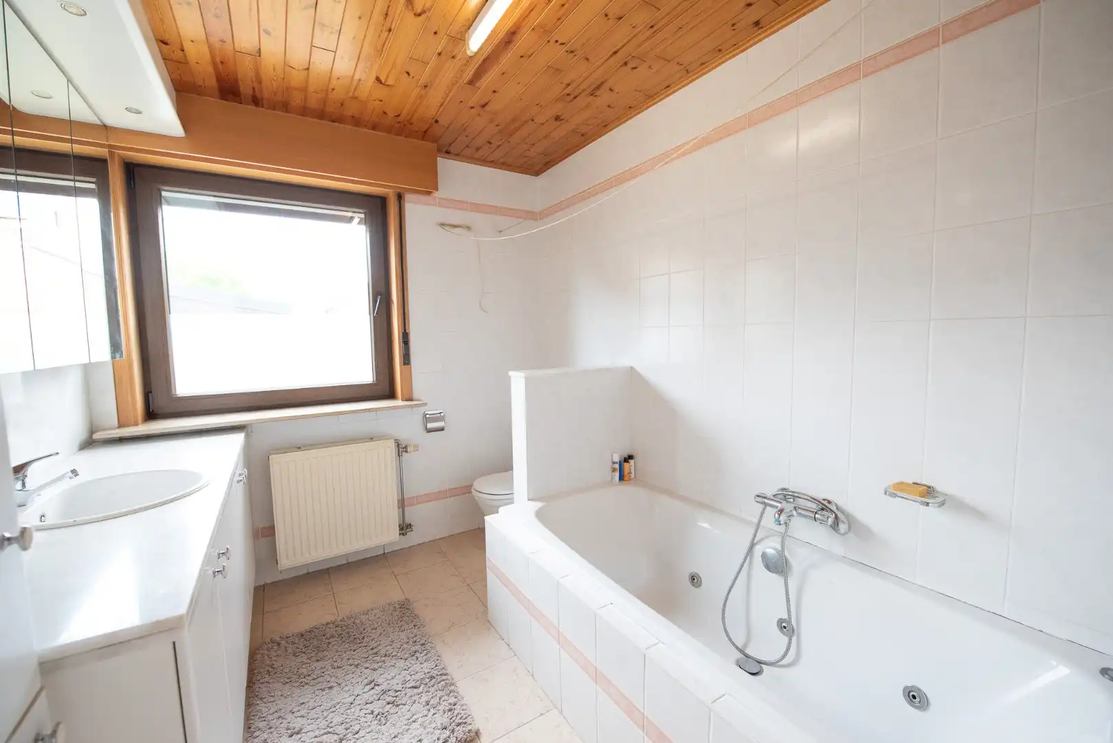 🎉 OPENDEUR zaterdag 13/06 🎉 Iedereen welkom van 12u t.e.m. 13u!   Rustig gelegen, goed onderhouden bungalow op 603 m² in Zulte foto 9