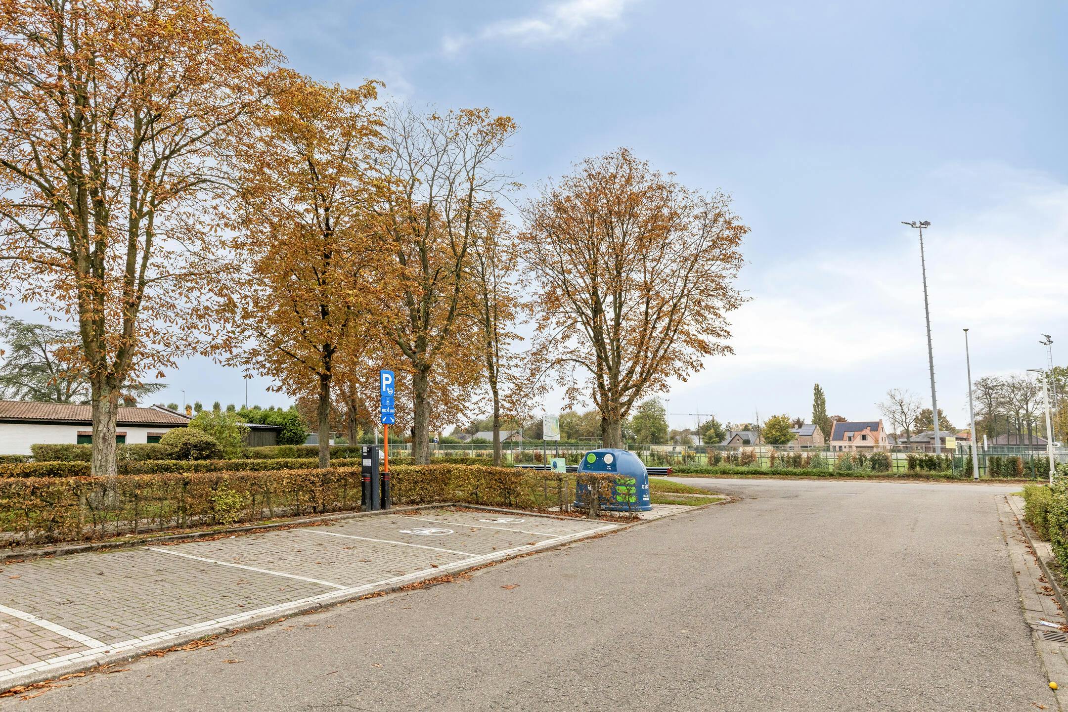 Halfopen woning met 4 slpk en mooie tuin te koop in Kapellen foto 3