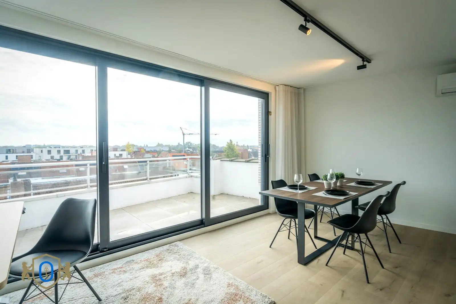 Instapklaar 1-slpkr appartement met terras foto 10