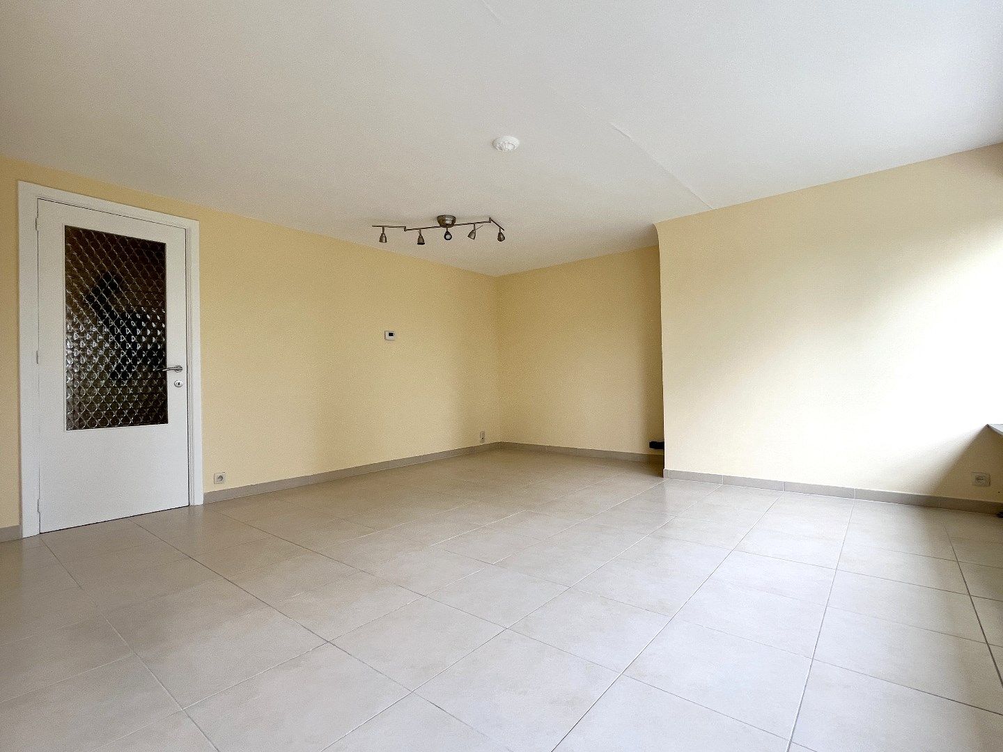 Lichtrijk 3-slpkr appartement met garage foto 7