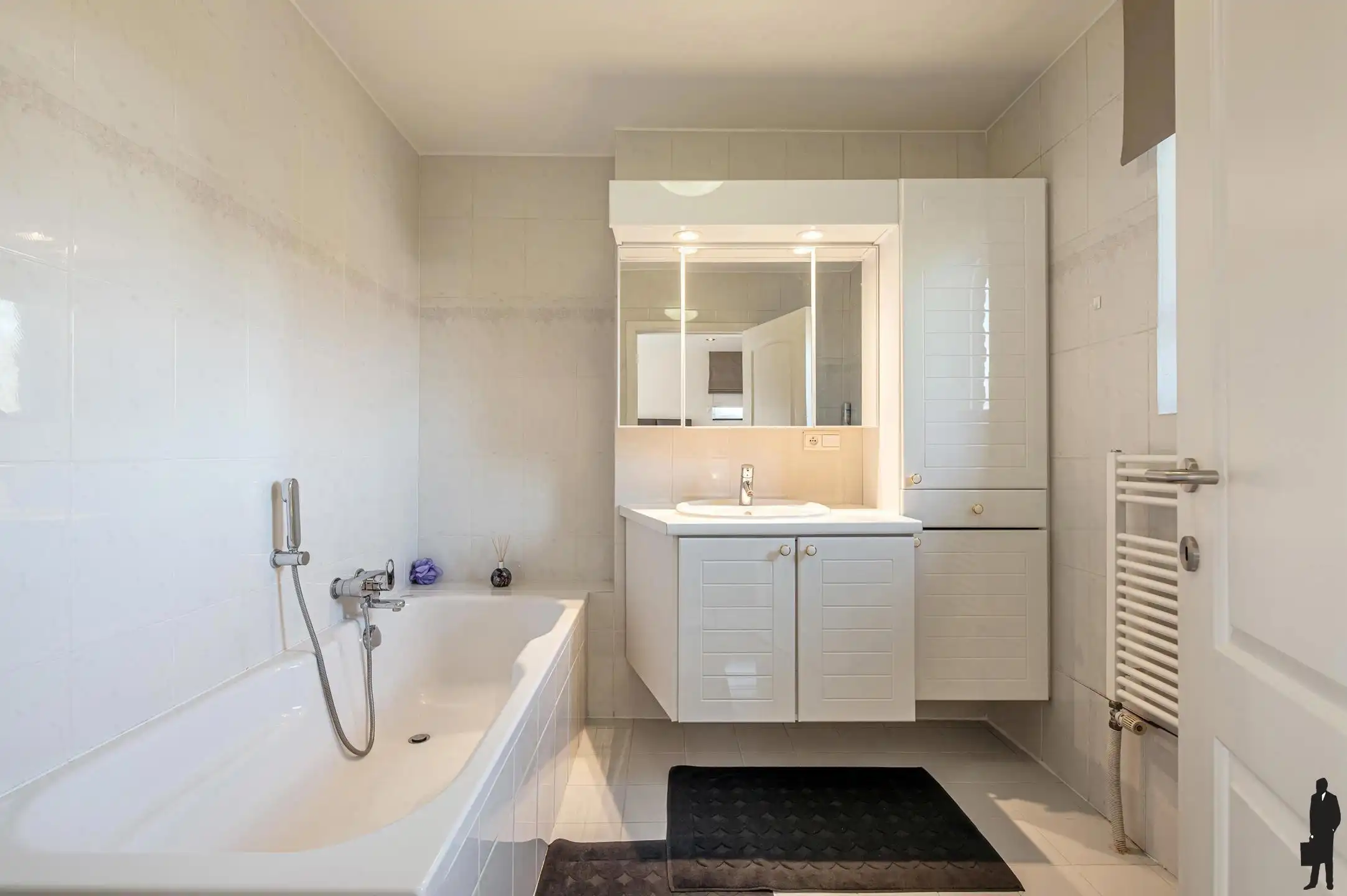 Exclusieve mediterraanse villa met 3 slpk, 3 bdk en parktuin foto 15