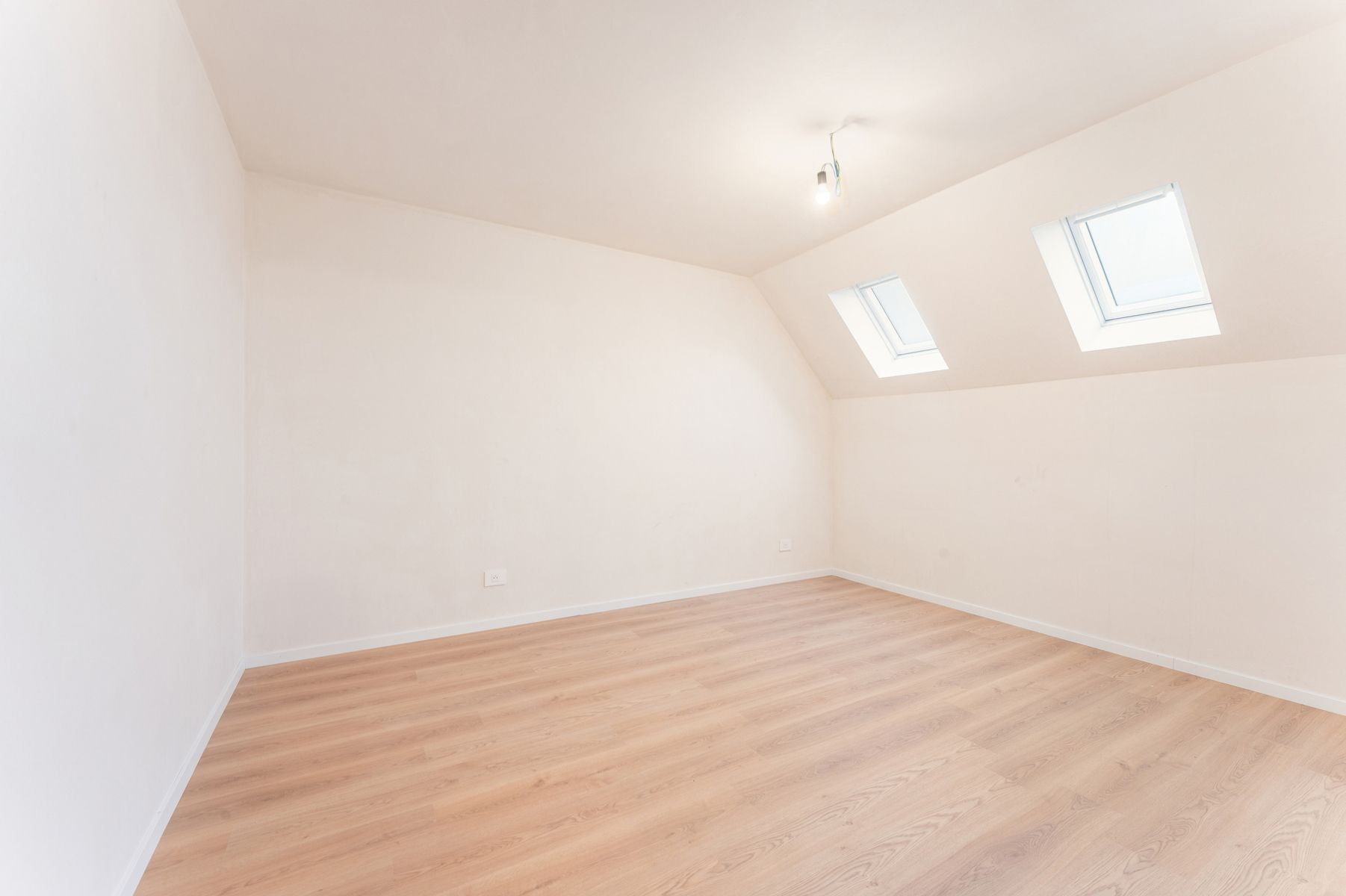 Halfopen nieuwbouwwoning foto 9