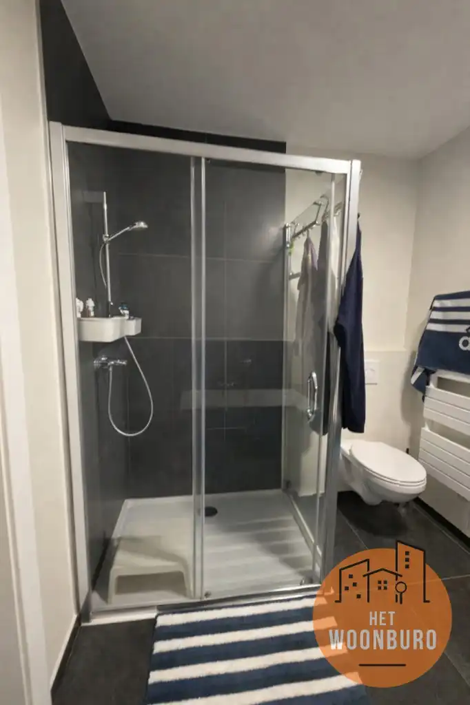 Modern en ruim appartement met kelder en autostaanplaats. foto 10