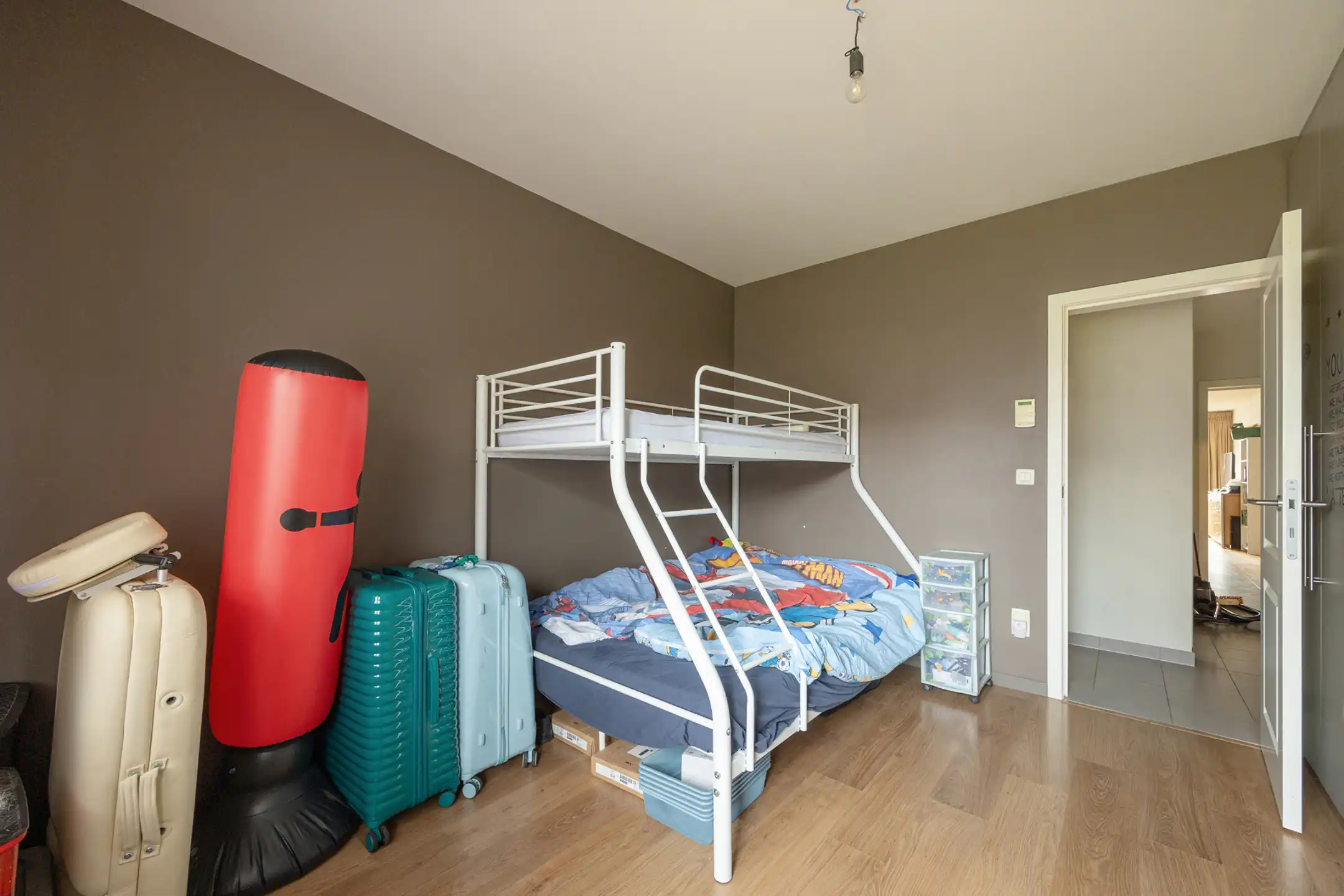 Gelijkvloers appartement met 2slkp en grote tuin foto 13