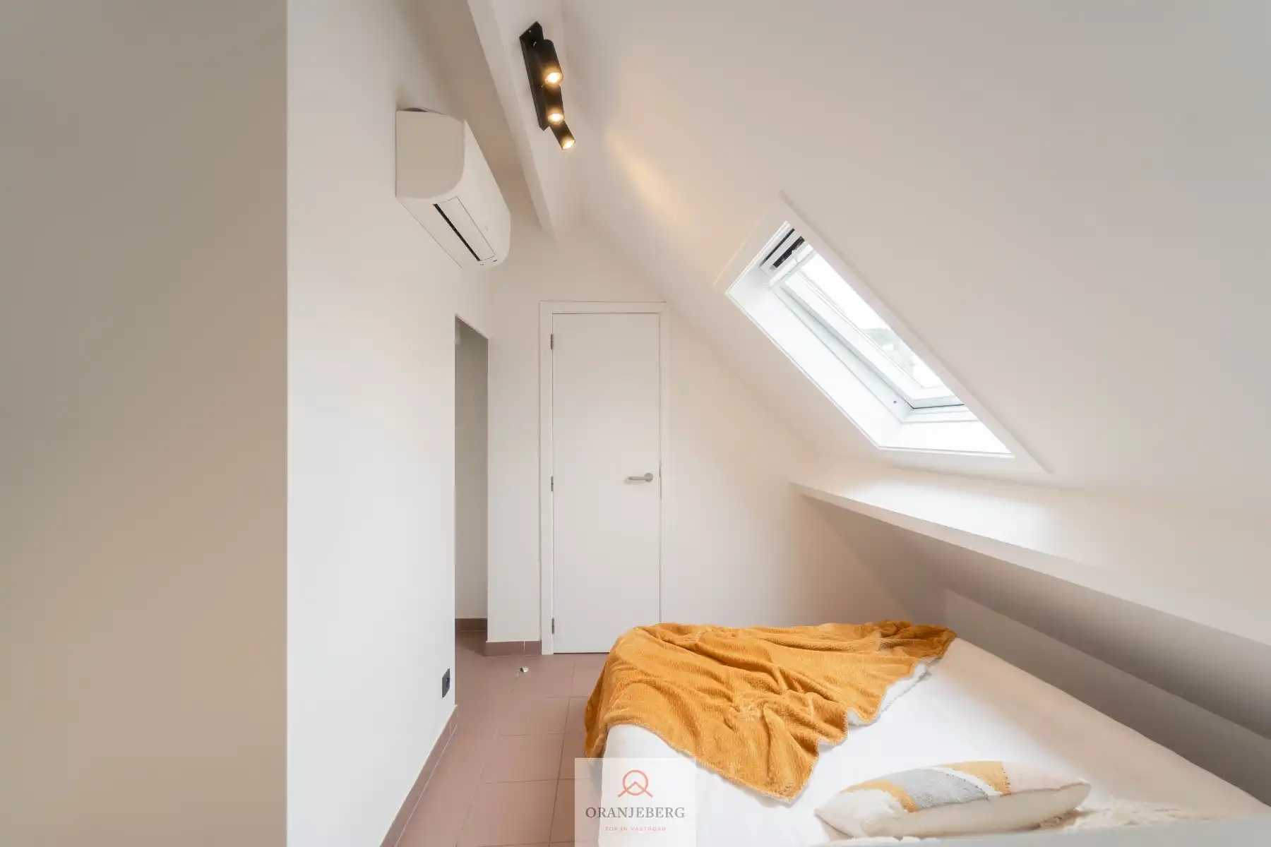 Instapklaar duplex-appartement Wondelgem! foto 18