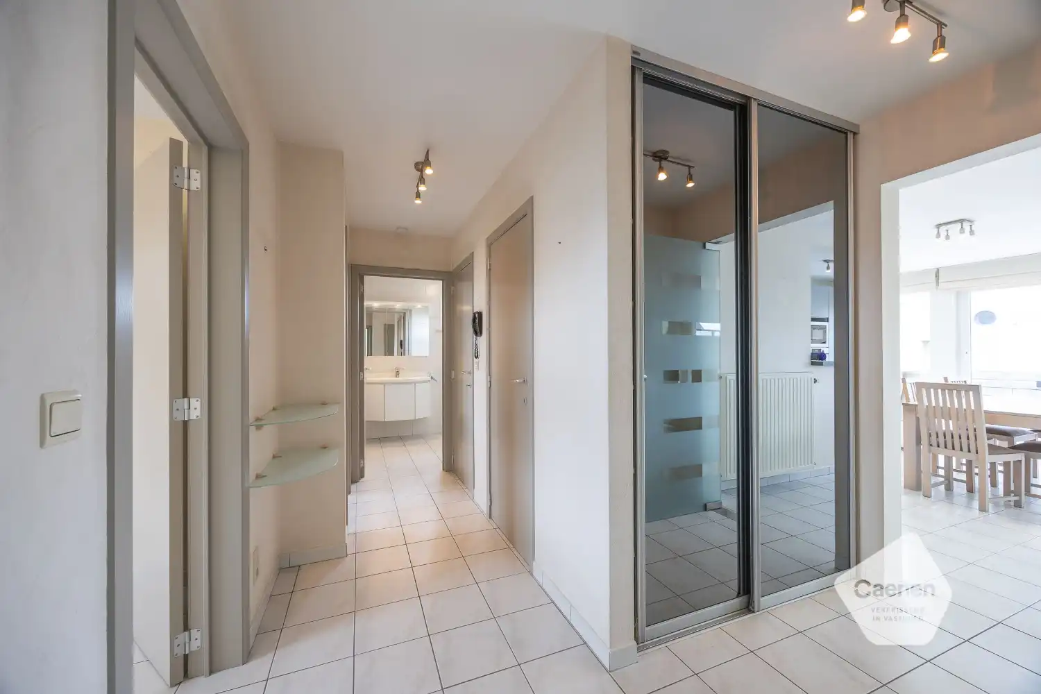 Ruim woonappartement met zongericht, groot terras foto 5