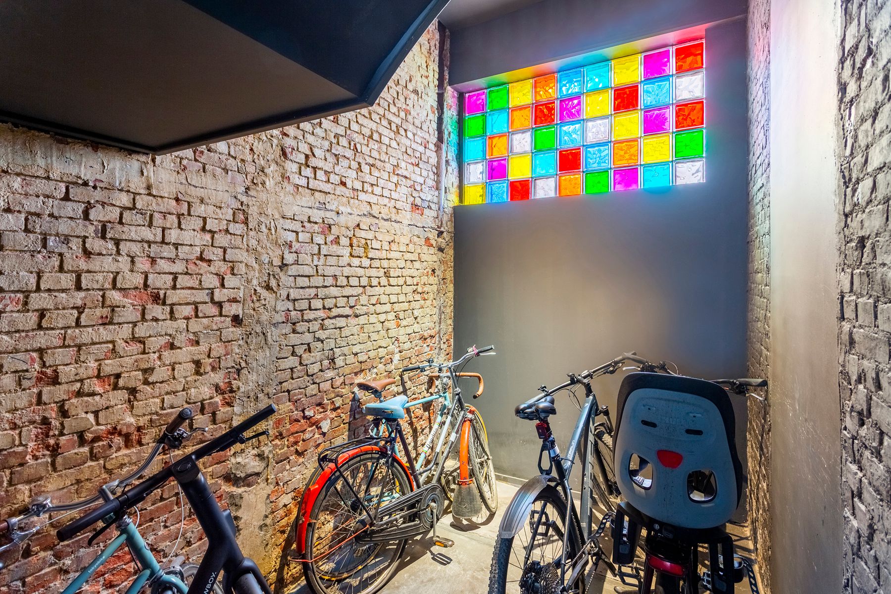 Instapklaar startersappartement met terras te Slachthuiswijk foto 11