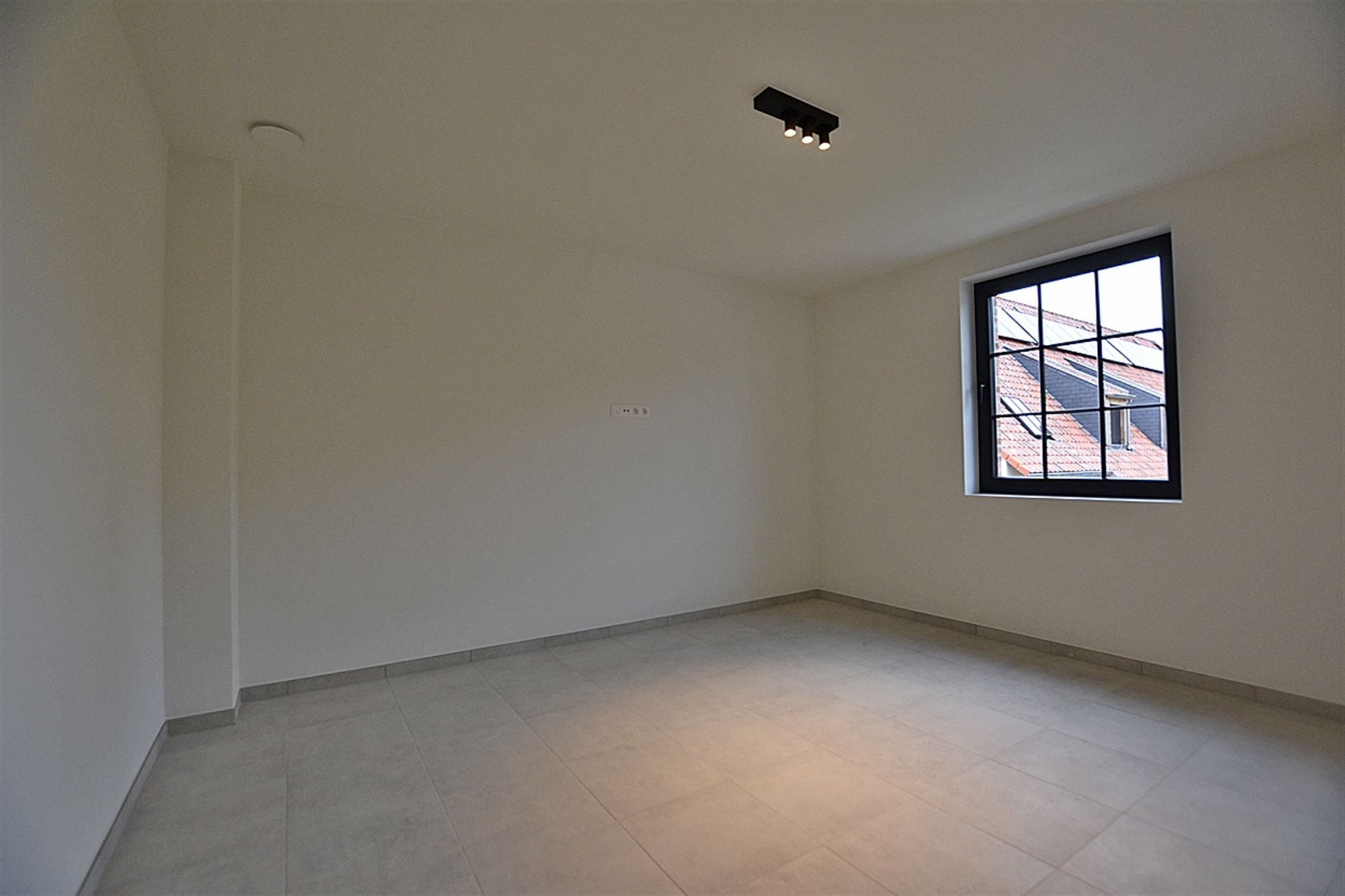 Charmante halfopen DORPSWONING met 3 SLAAPKAMERS, GARAGE, TUIN & ZONNIG TERRAS foto 14