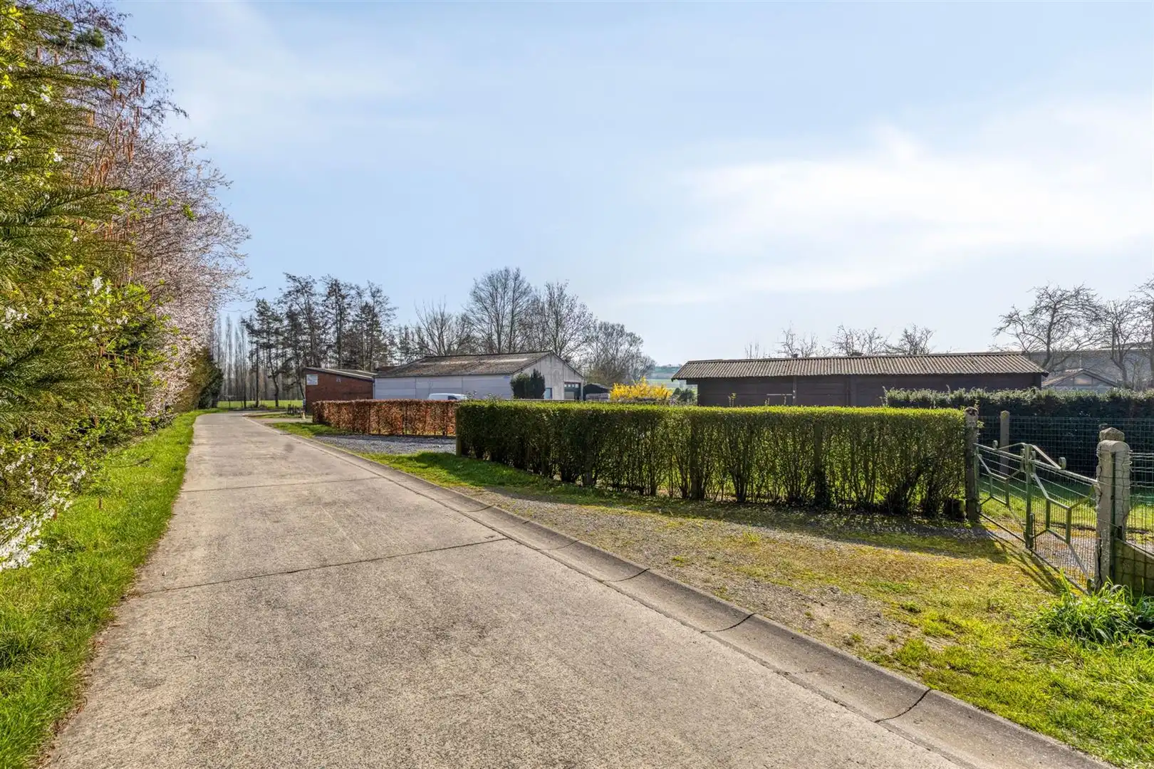 Te renoveren woning met 4 slaapkamers foto 32