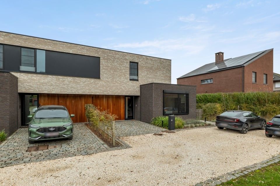 MODERNE HALFOPEN BEBOUWING MET INPANDIGE GARAGE EN RUIME TUIN IN SINT-TRUIDEN foto 30