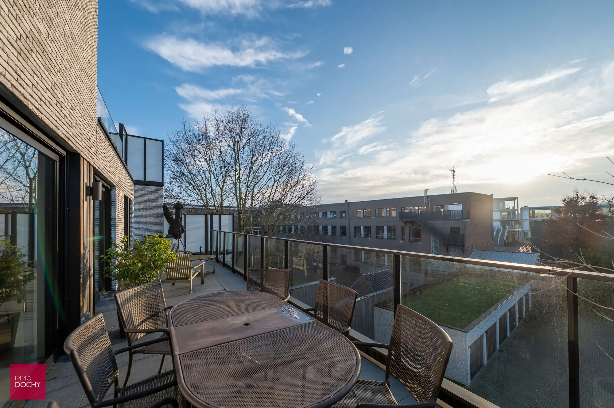 Prachtig afgewerkt appartement met ruim zonneterras centrum Waregem foto {{pictureIndex}}