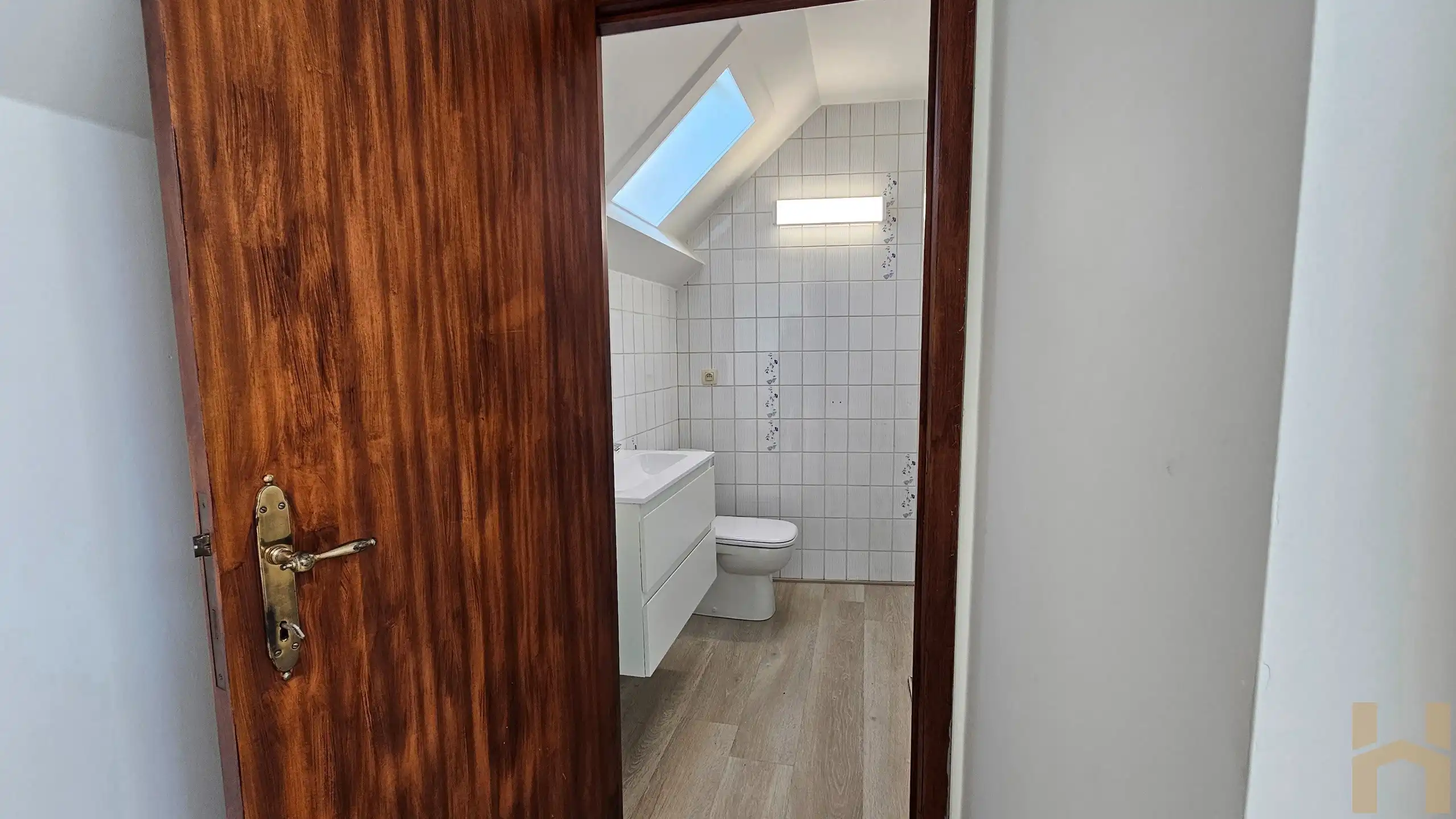 Gerenoveerde gezellige duplex te huur op de markt te Zele foto 14