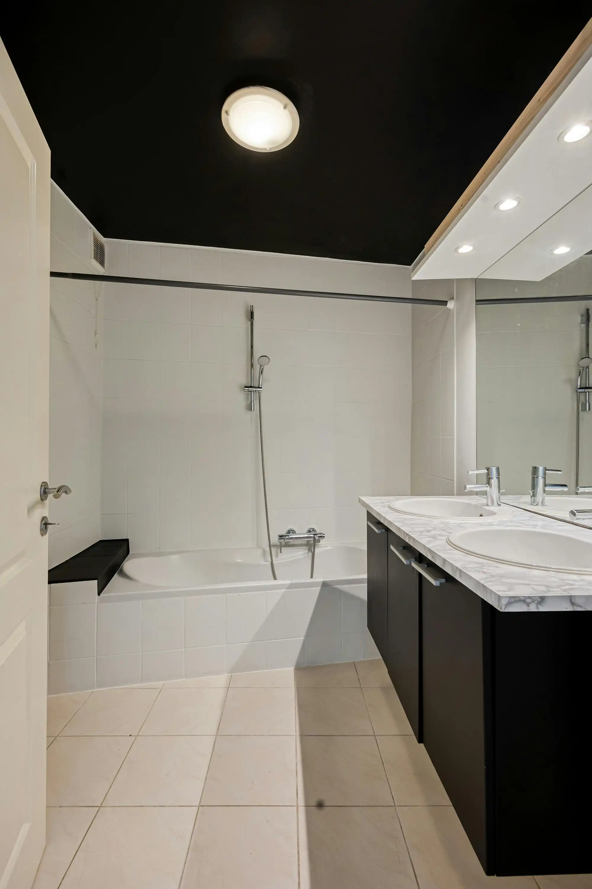 Ruim duplexappartement met garage op toplocatie in Strombeek-Bever foto 10