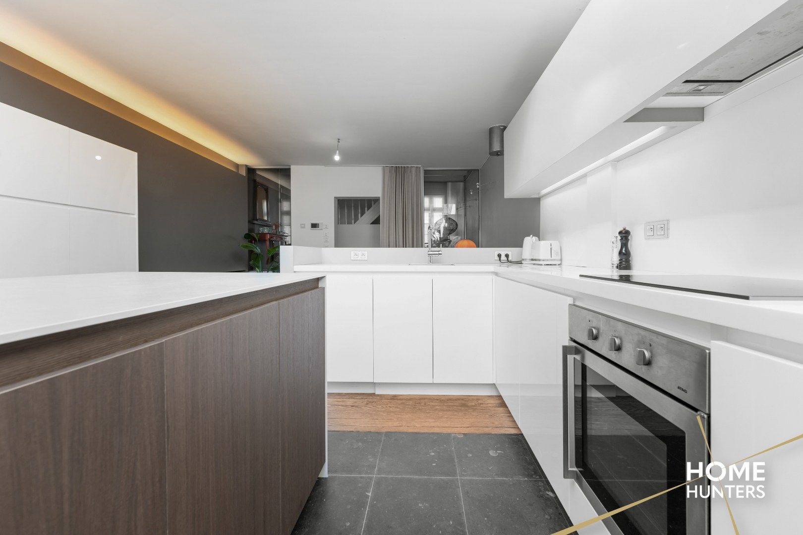 Prachtig afgewerkte herenwoning met praktijkruimte/polyvalente ruimte in het centrum van Ieper foto 9