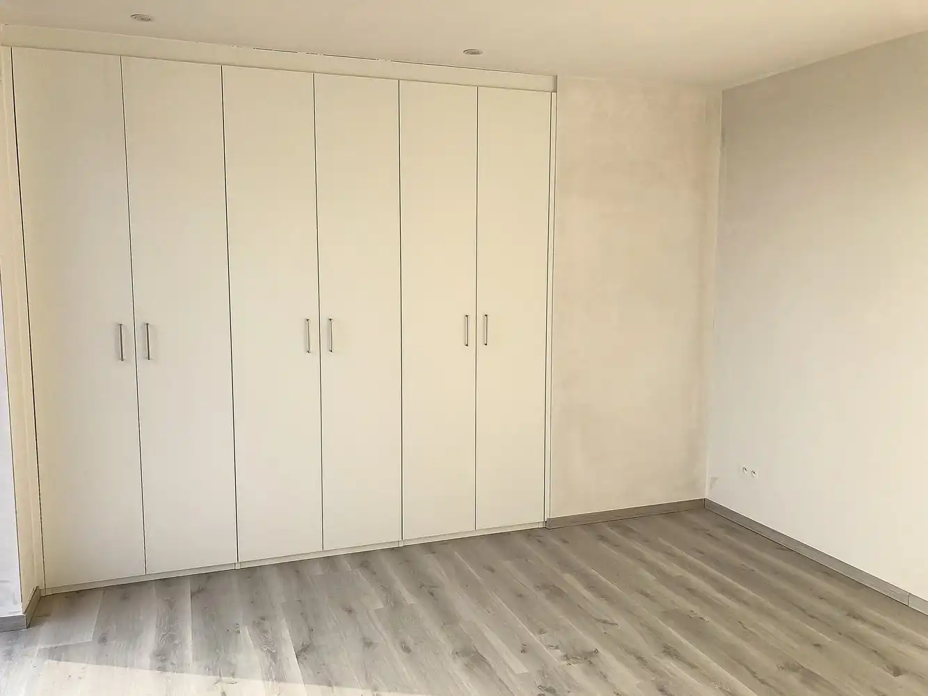 Modern nieuwbouwappartement met ruim terras, autostaanplaats en kelderberging! foto 9