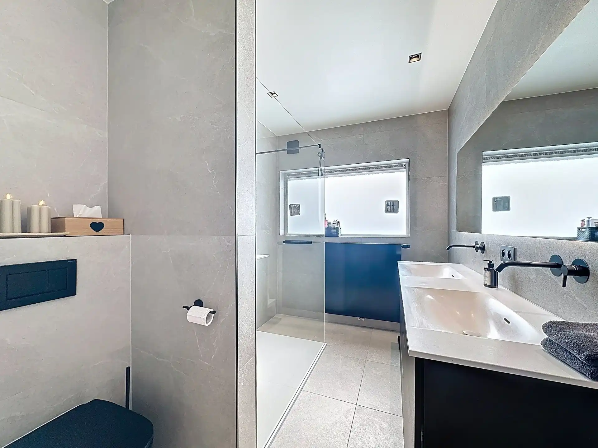 Ruime, luxueuze open bebouwing met 4 slaapkamers, 2 badkamers en garage op een perceel van 741m².  foto 11